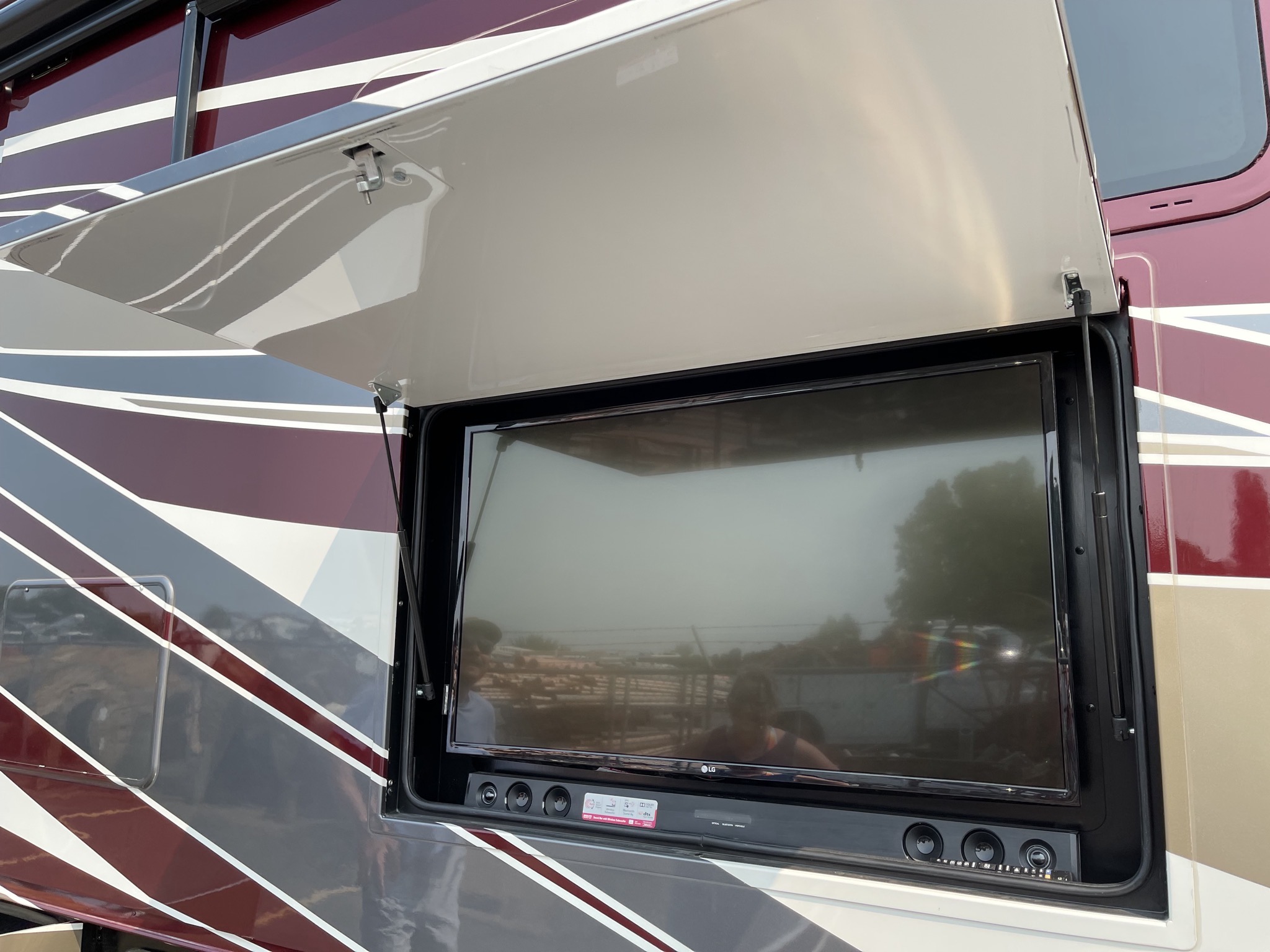 Exterior TV
