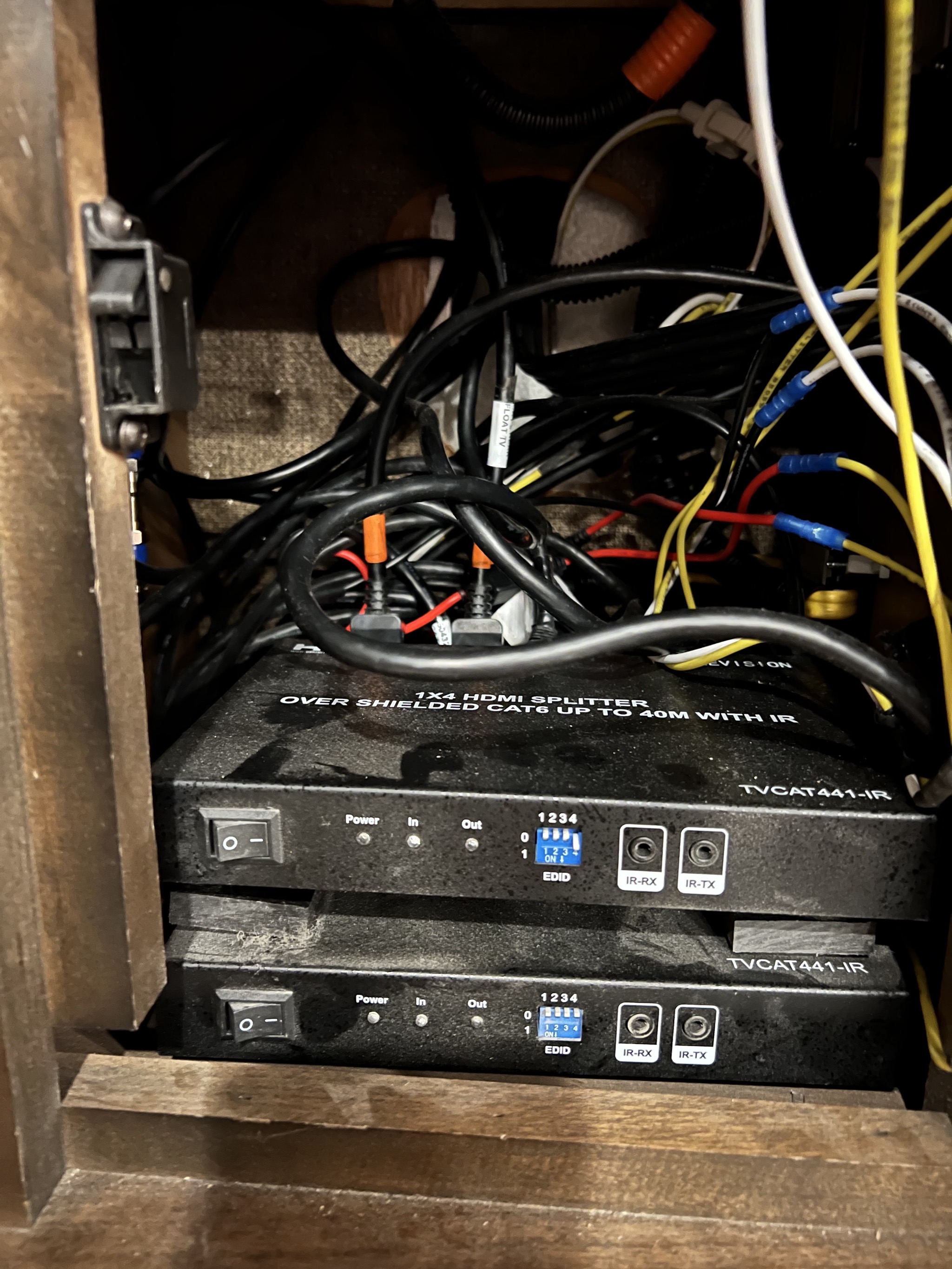 HDMI splitters