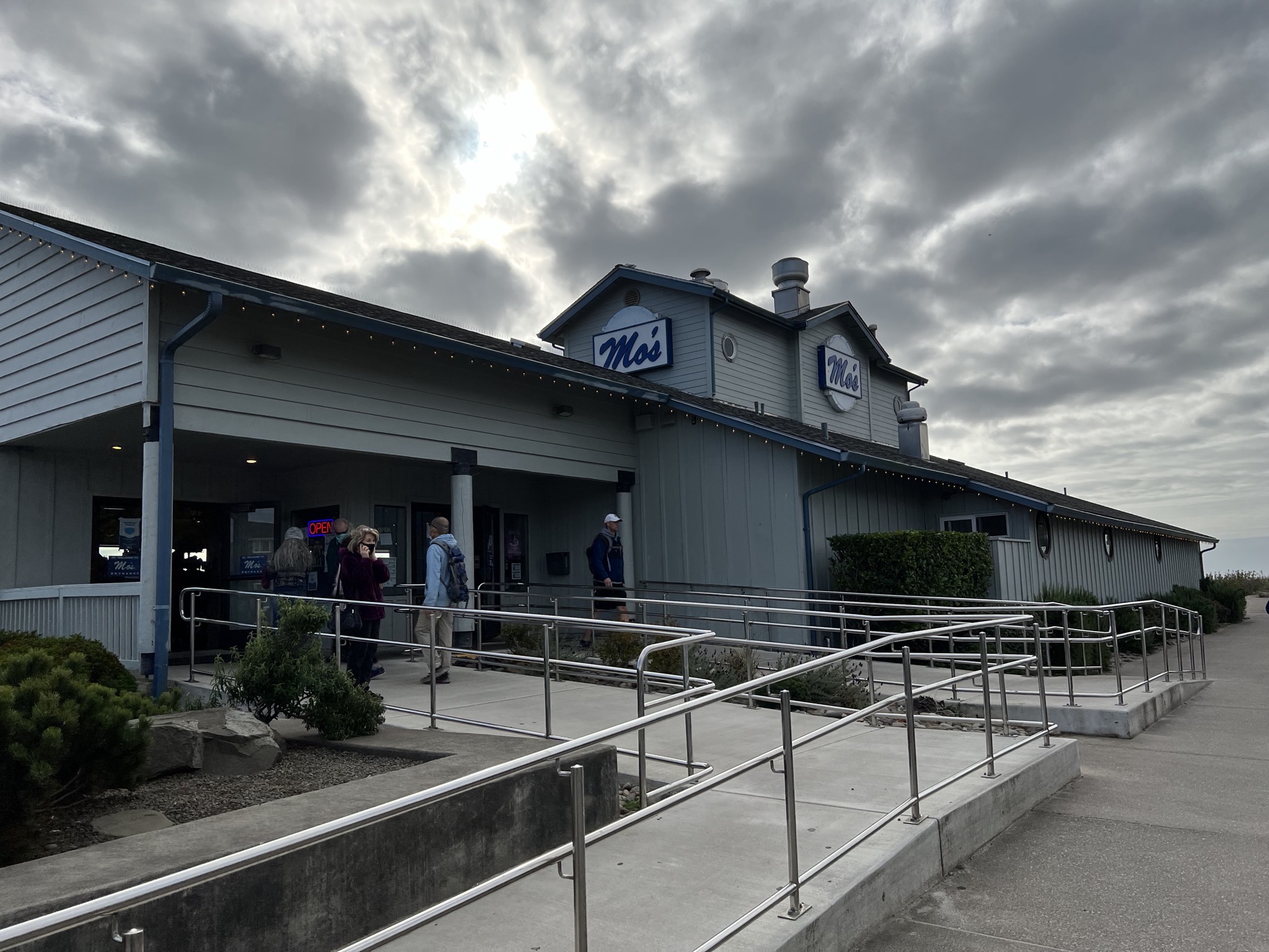Mo's restaurant