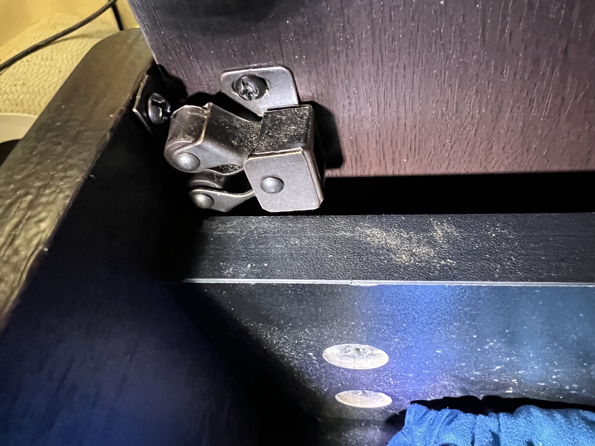 Roller catch on drawer