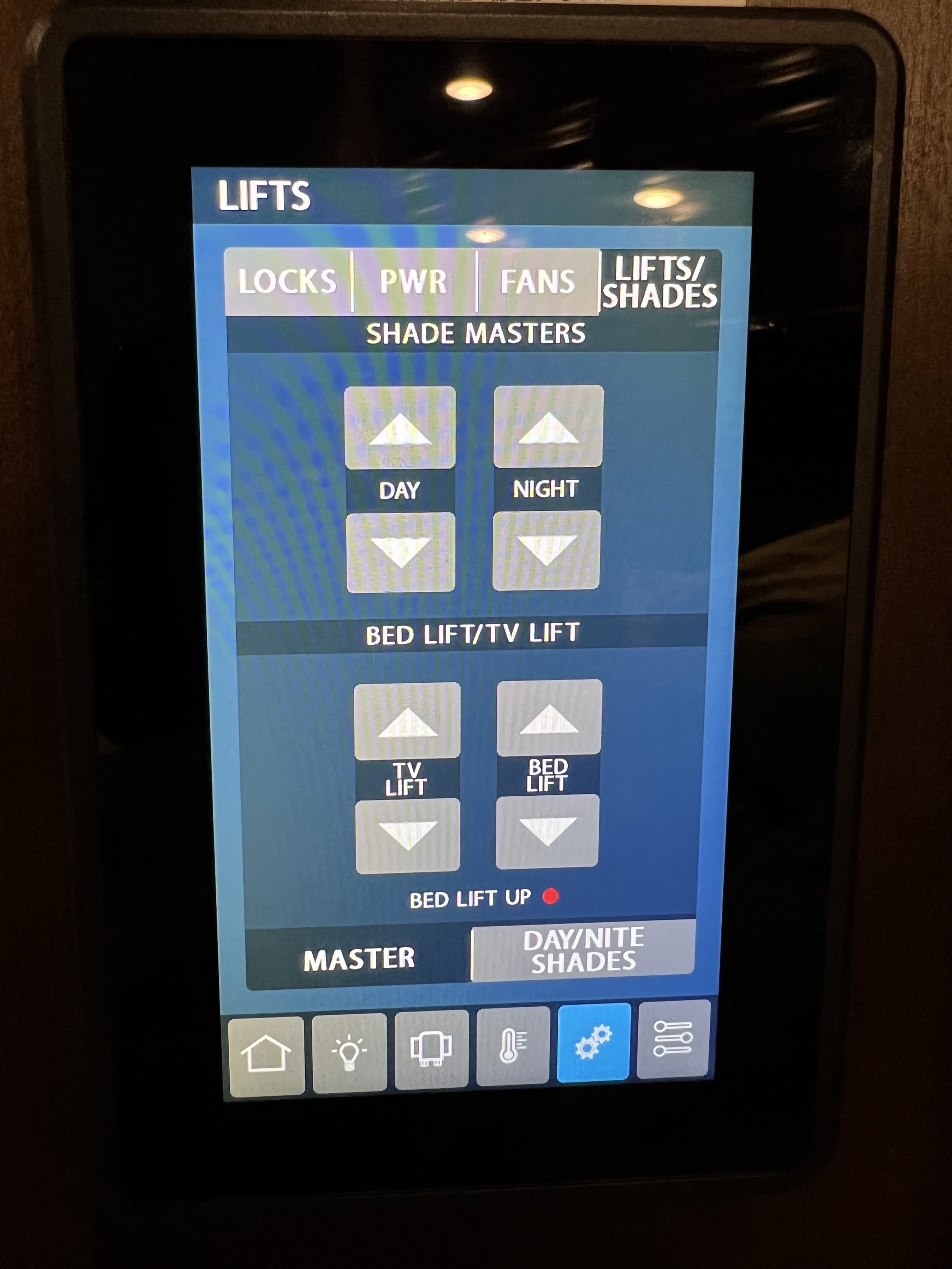 Shades and lifts screen