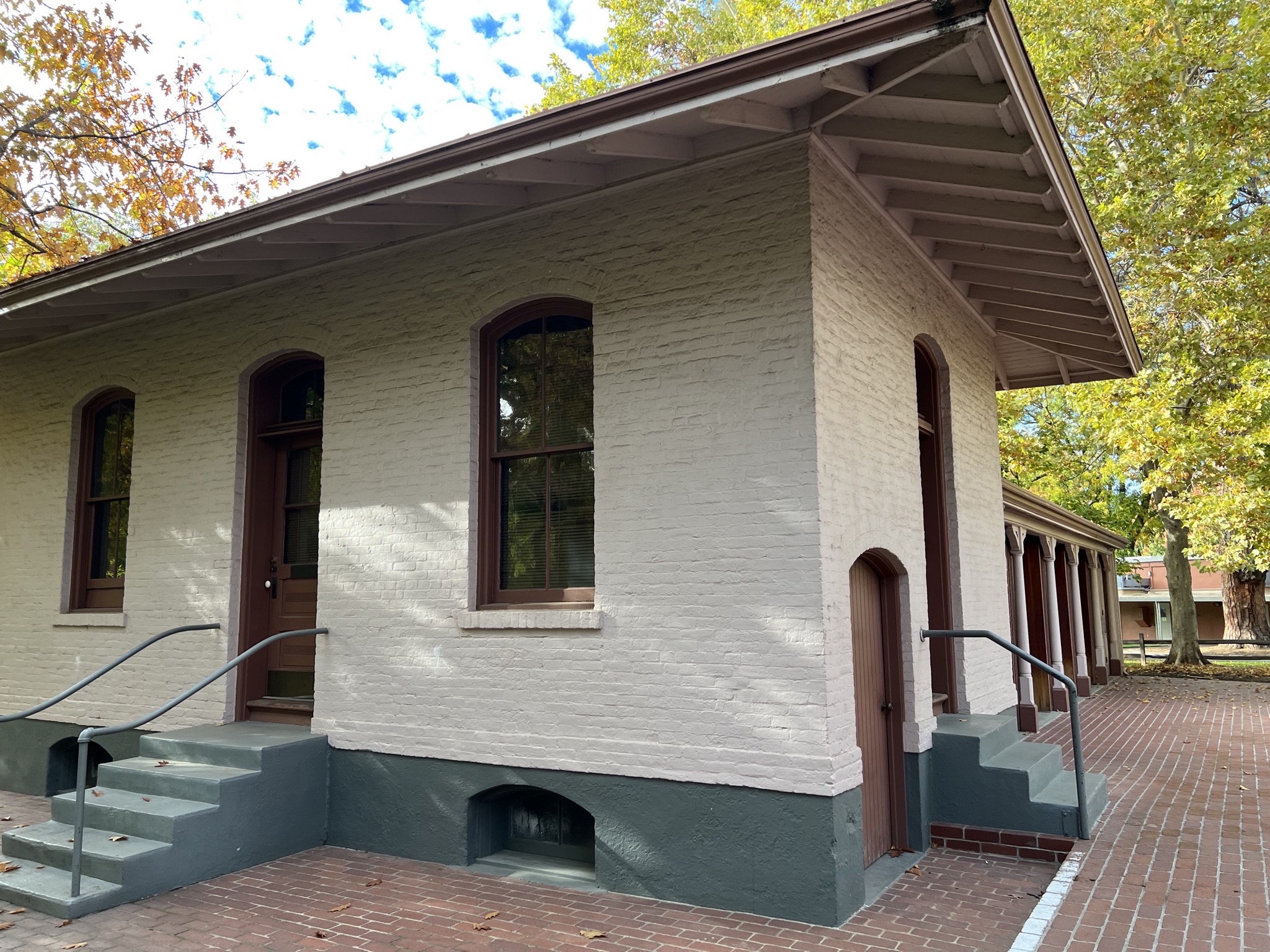 Coach house