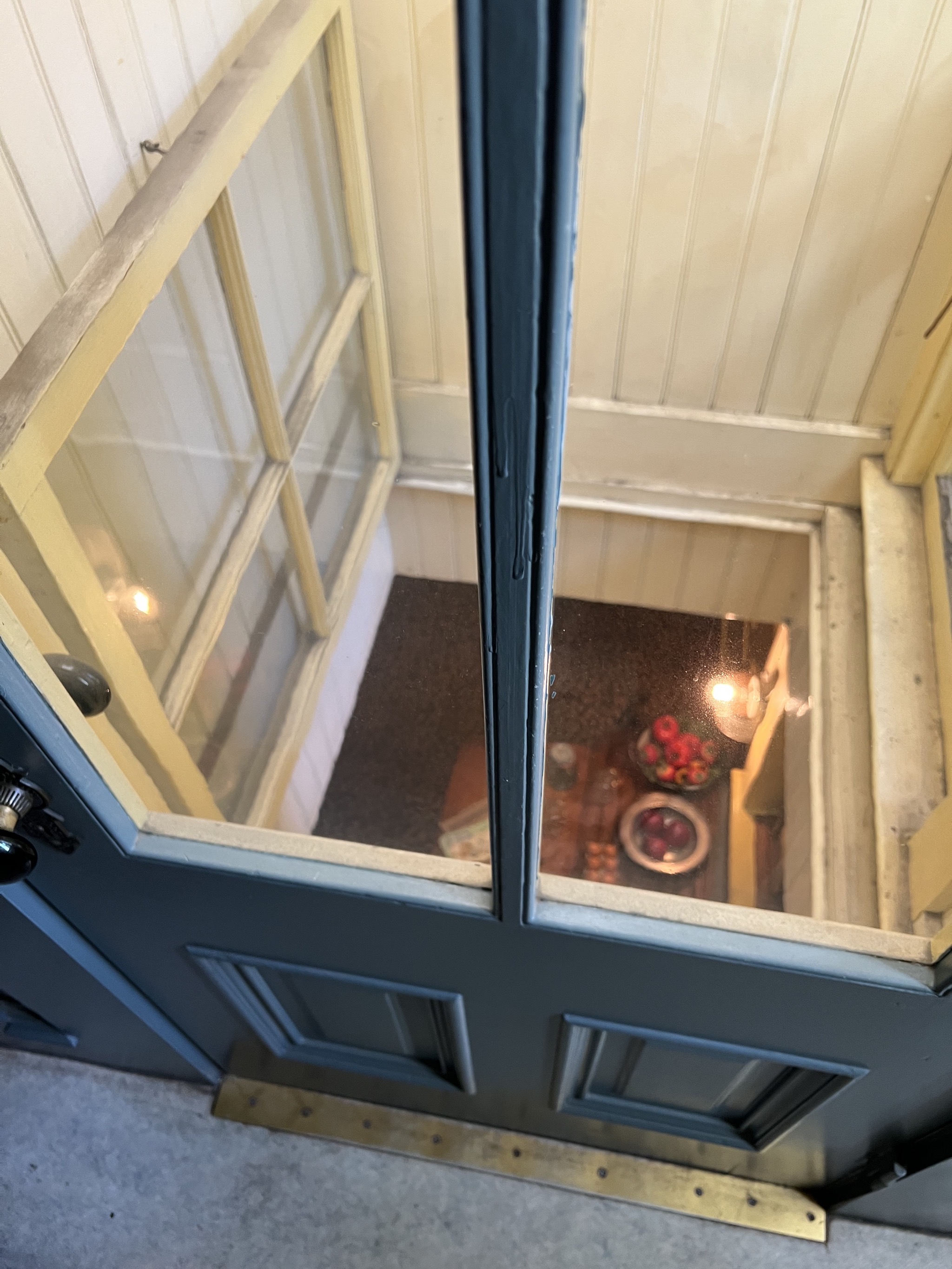 Floor window