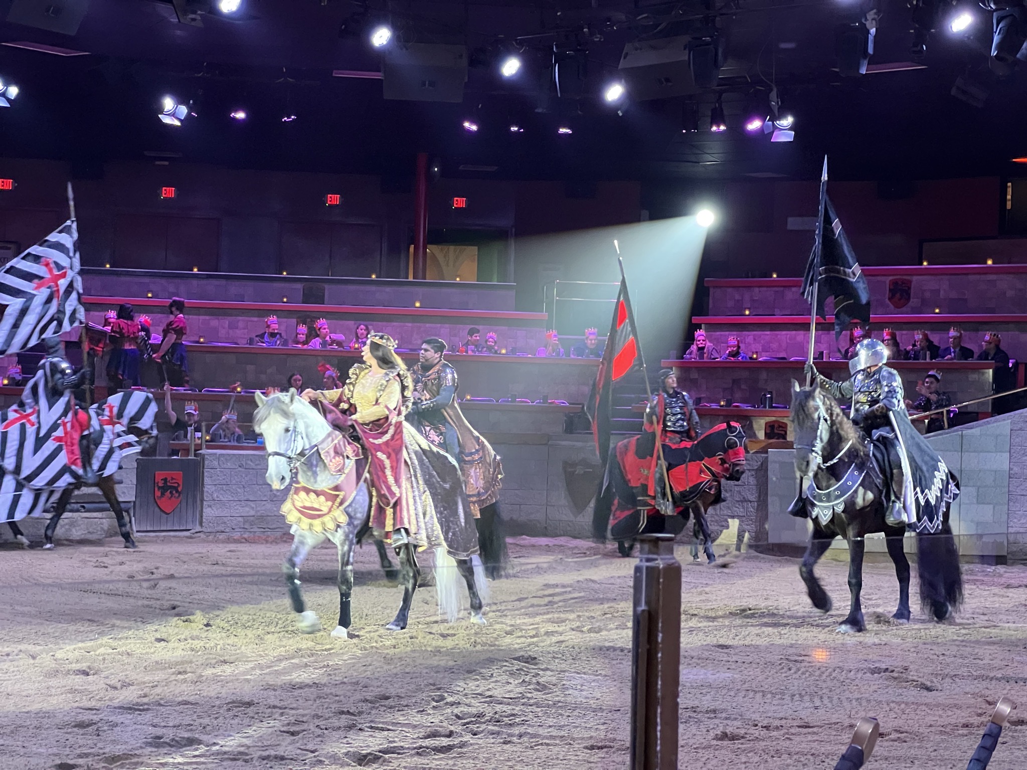 Queen and knights