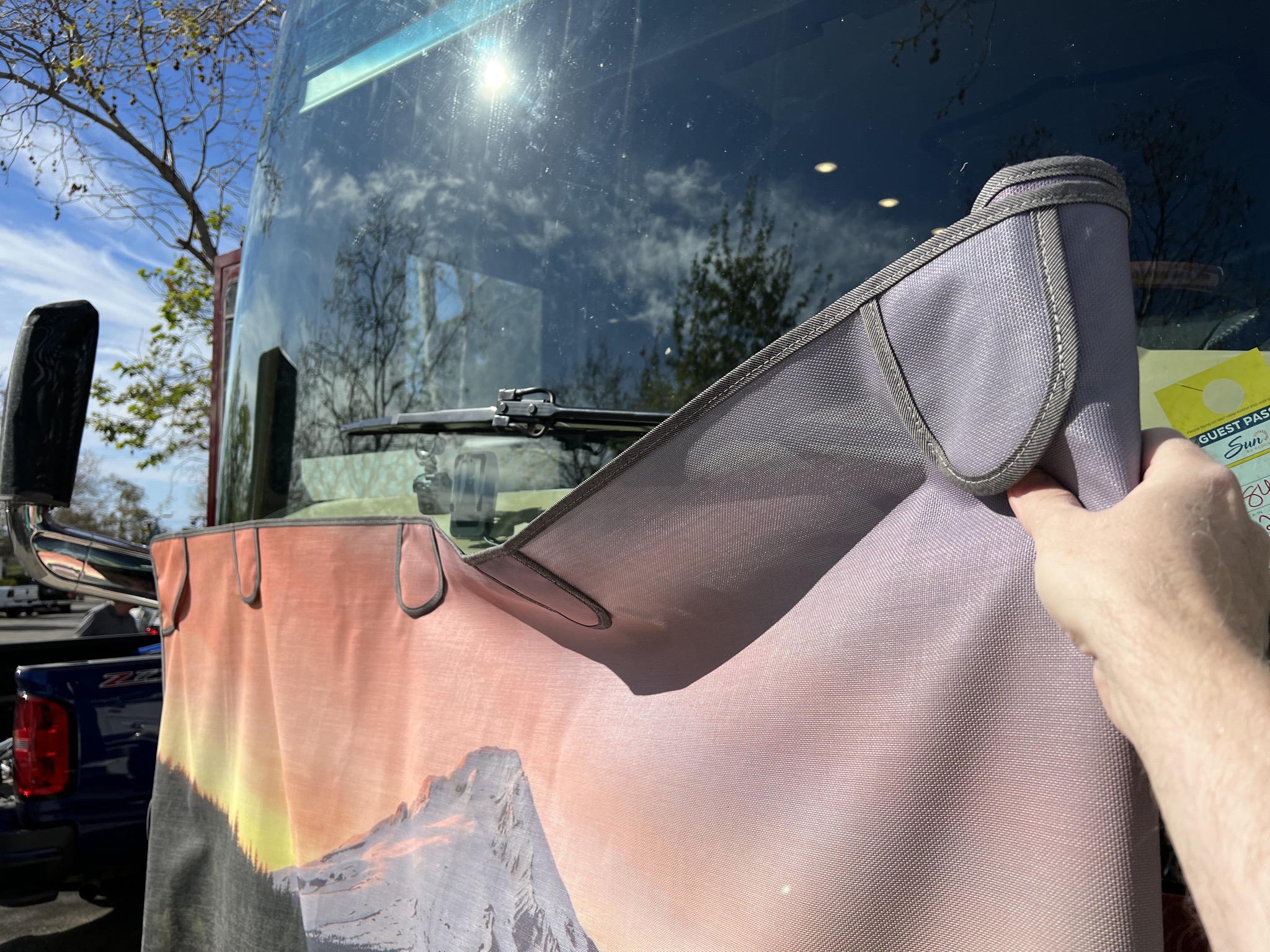Unrolling shade