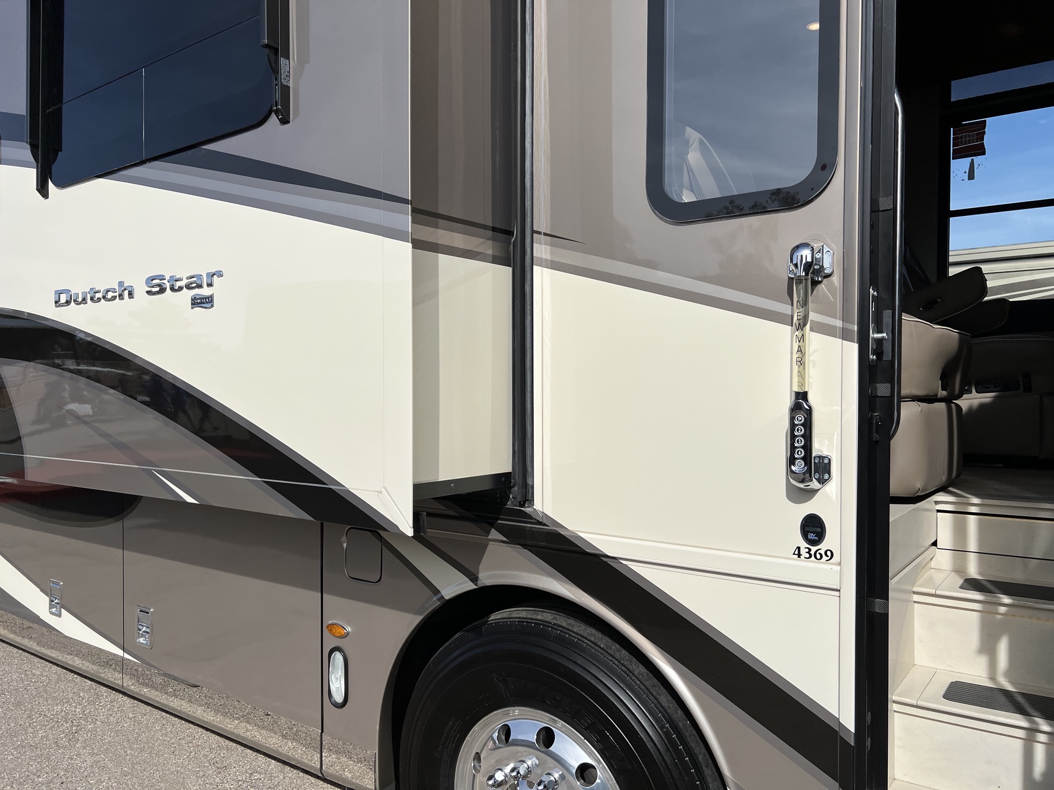 Newmar Dutch Star