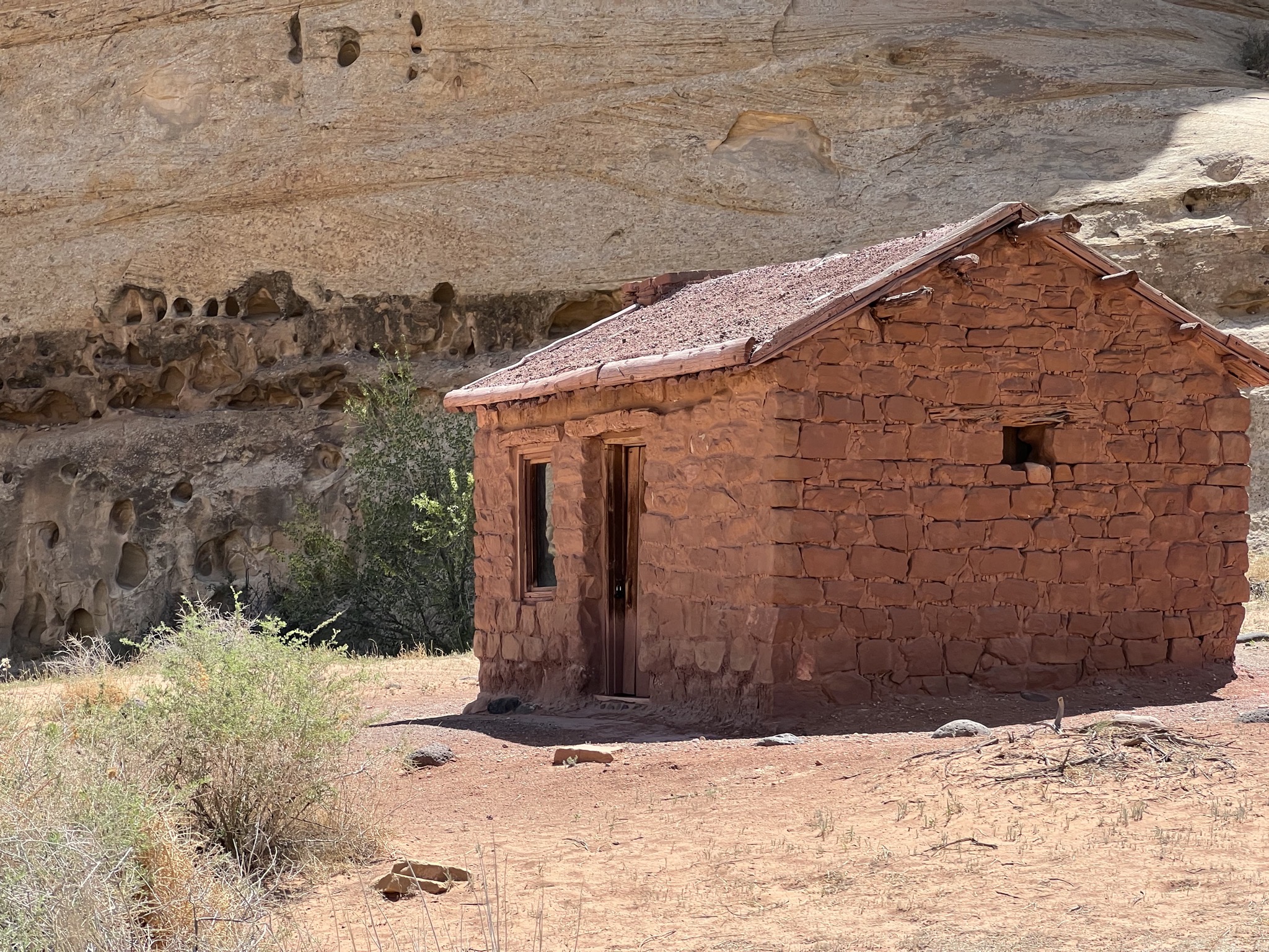 Historic cabin (6)