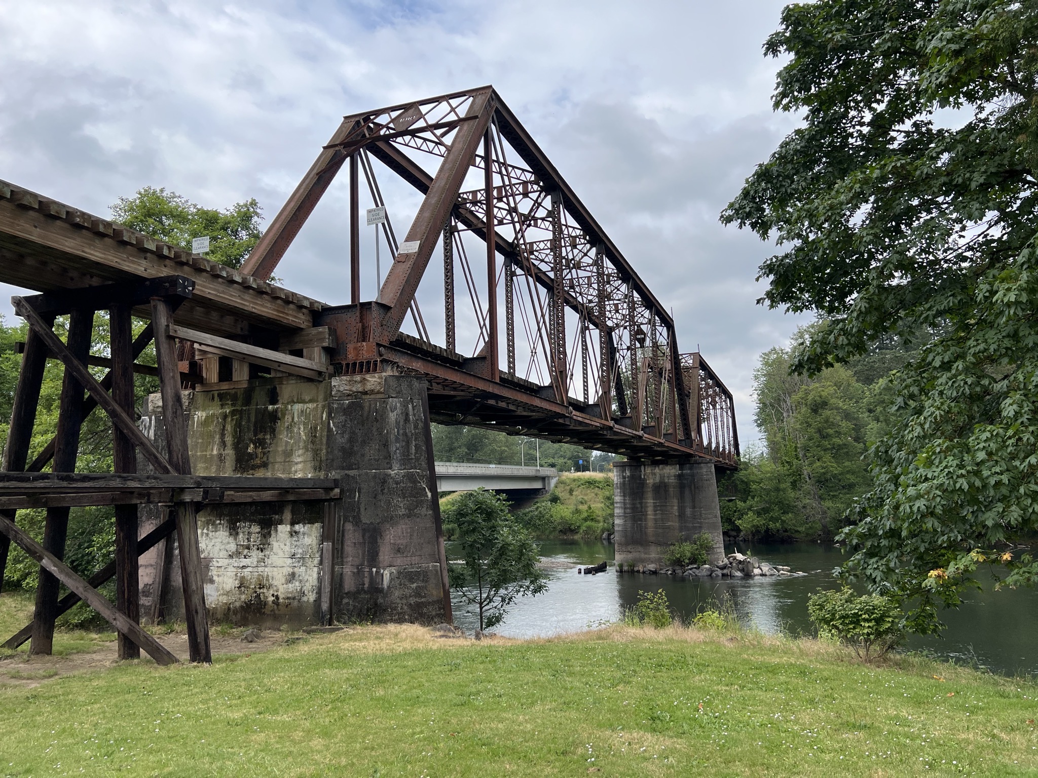 Rail bridge