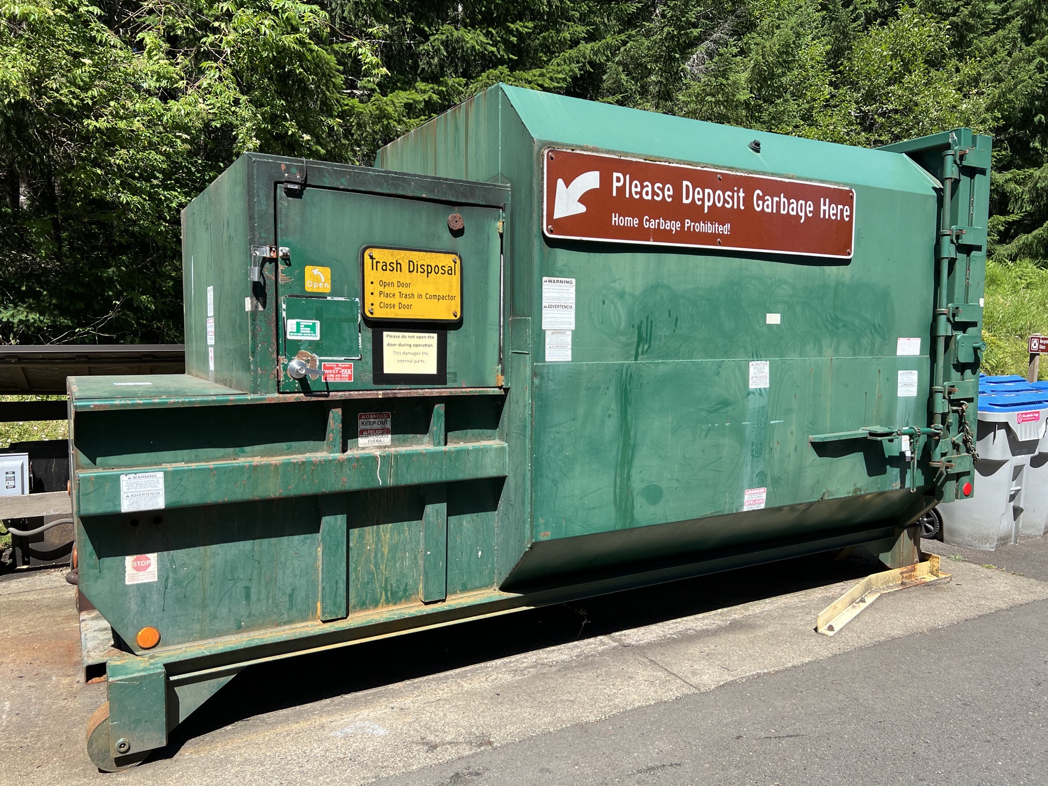 Trash compactor