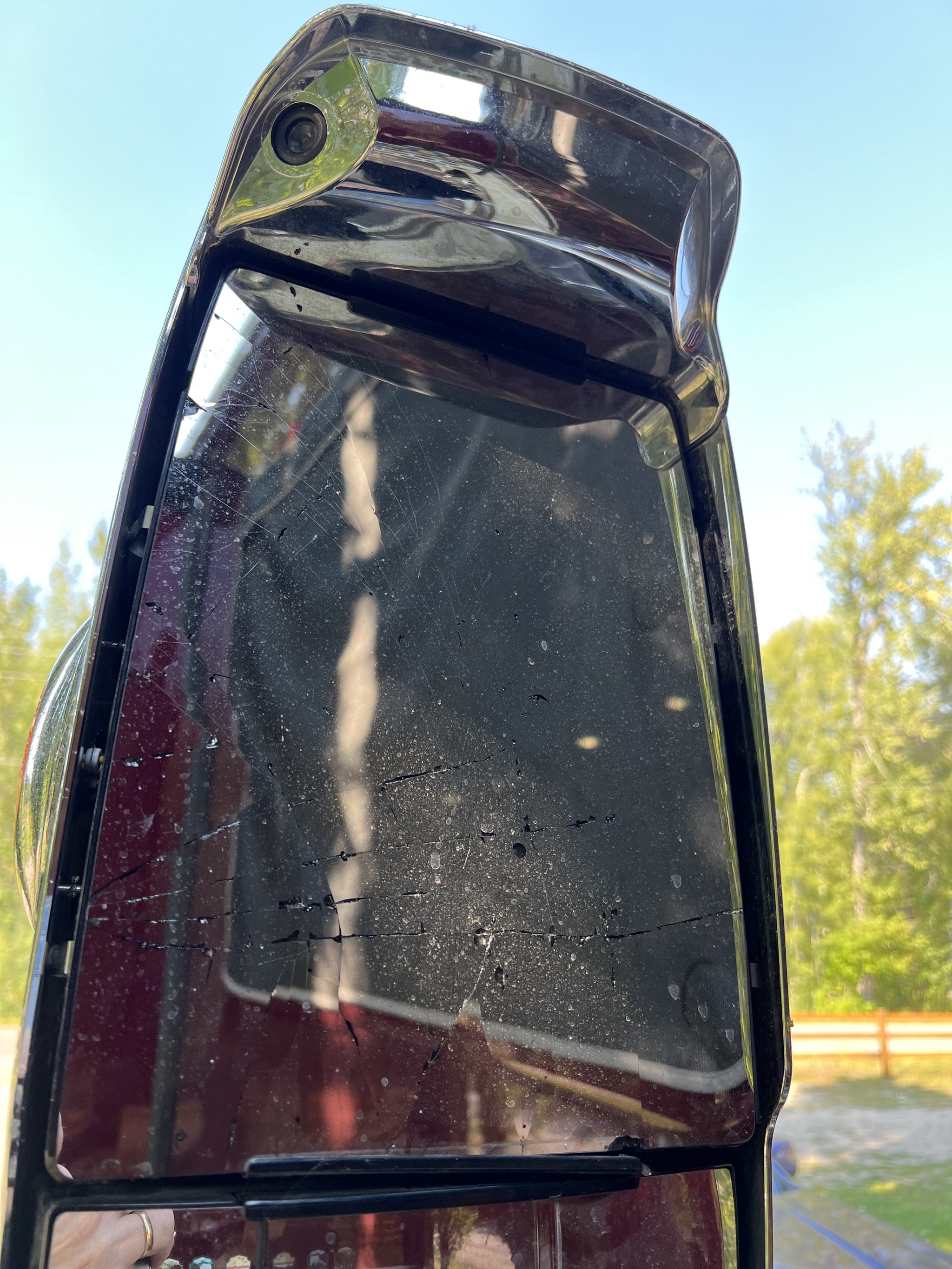 Cracked mirror