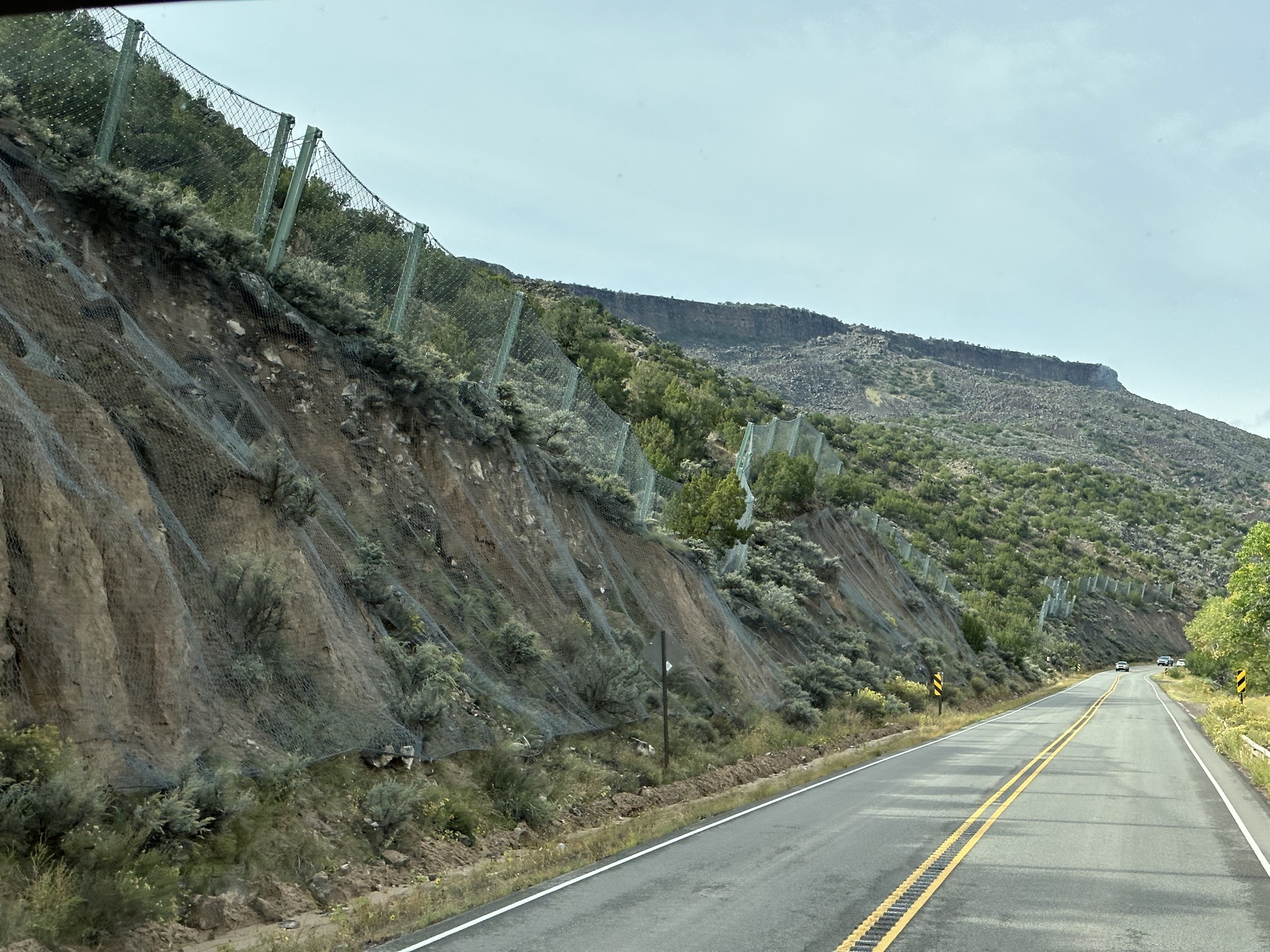 Rockfall fences