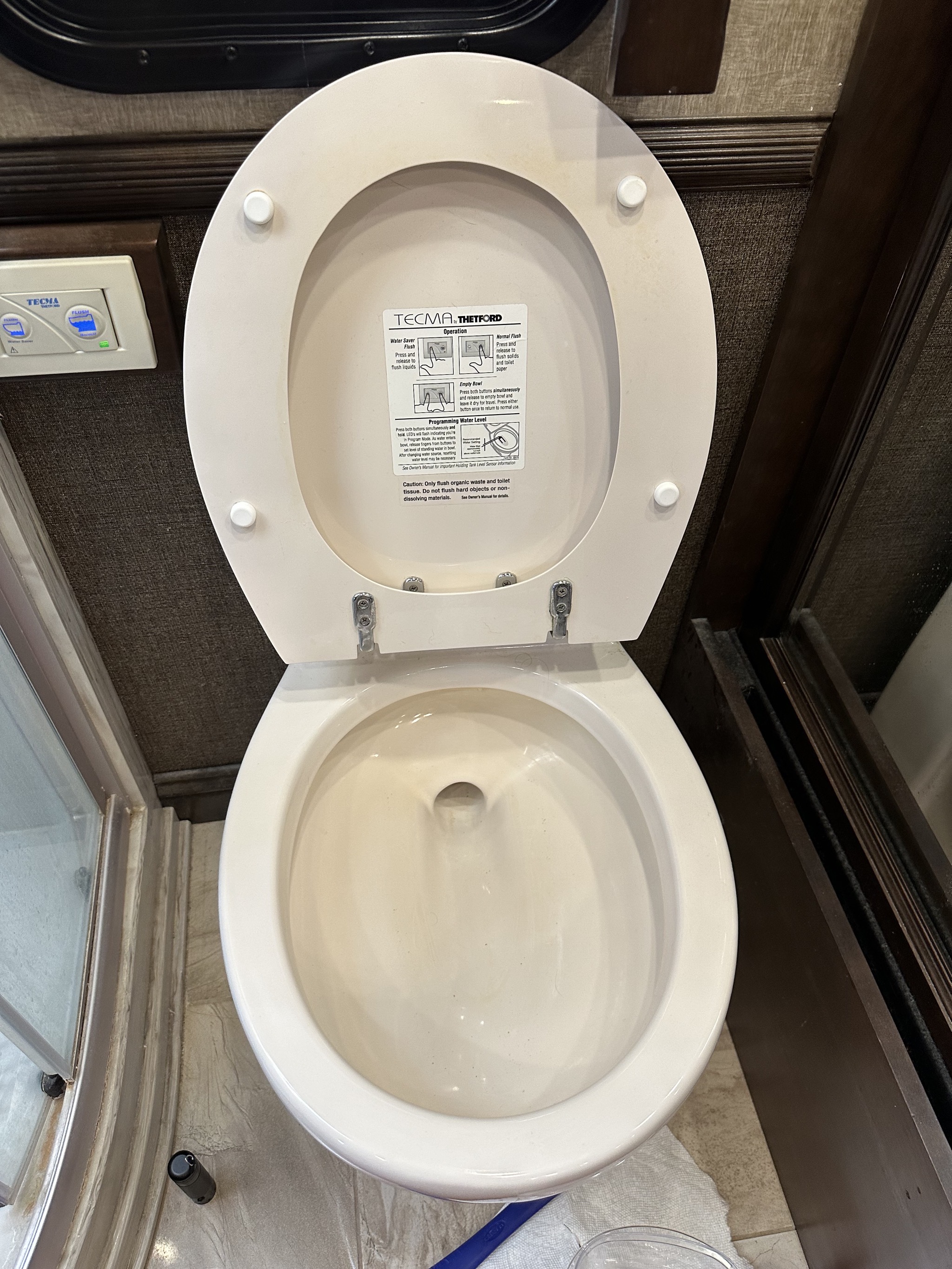 Macerating toilet