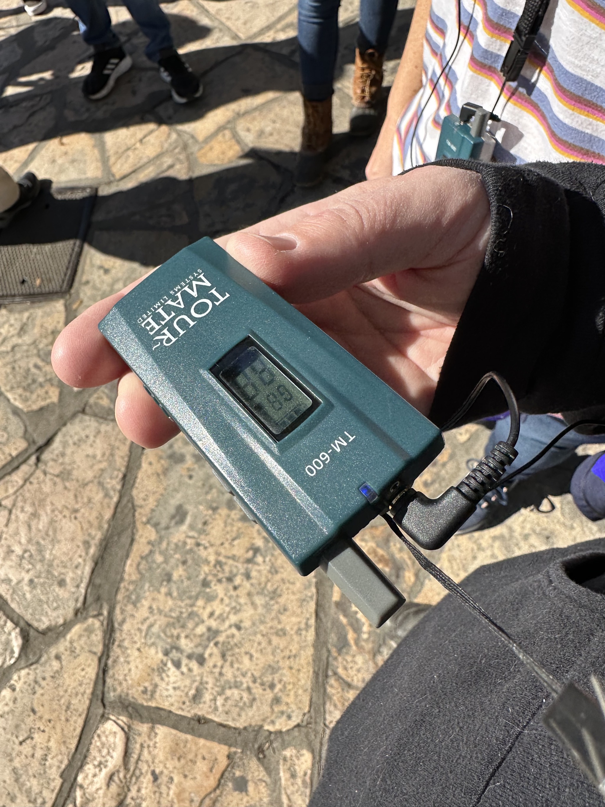 Tour device