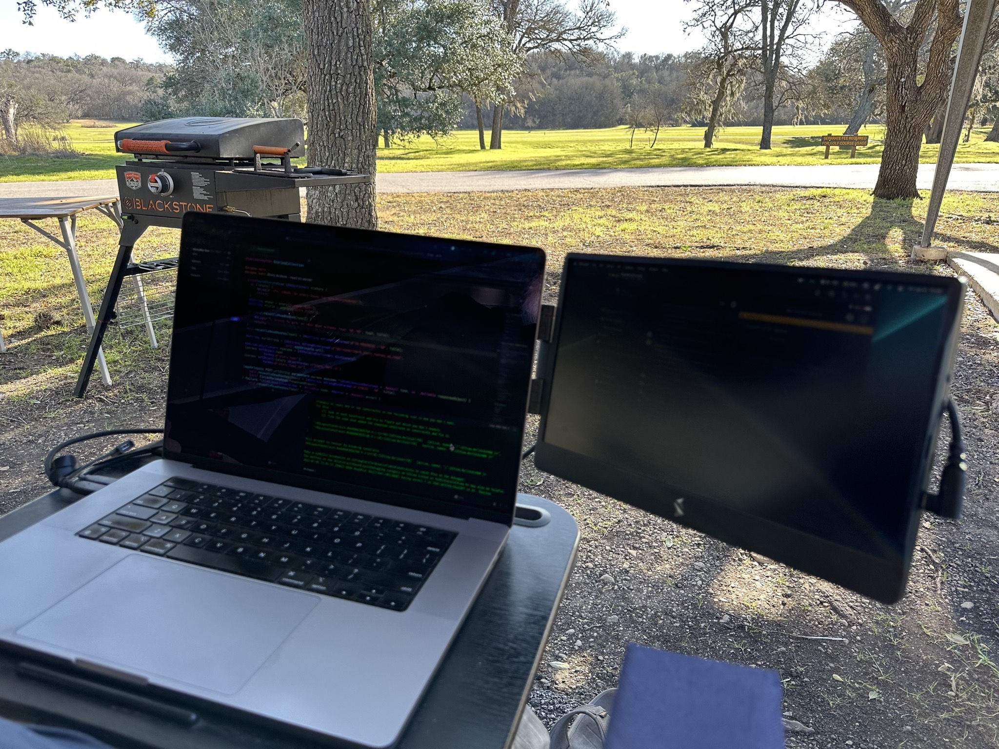 Working outside with extra screen on laptop