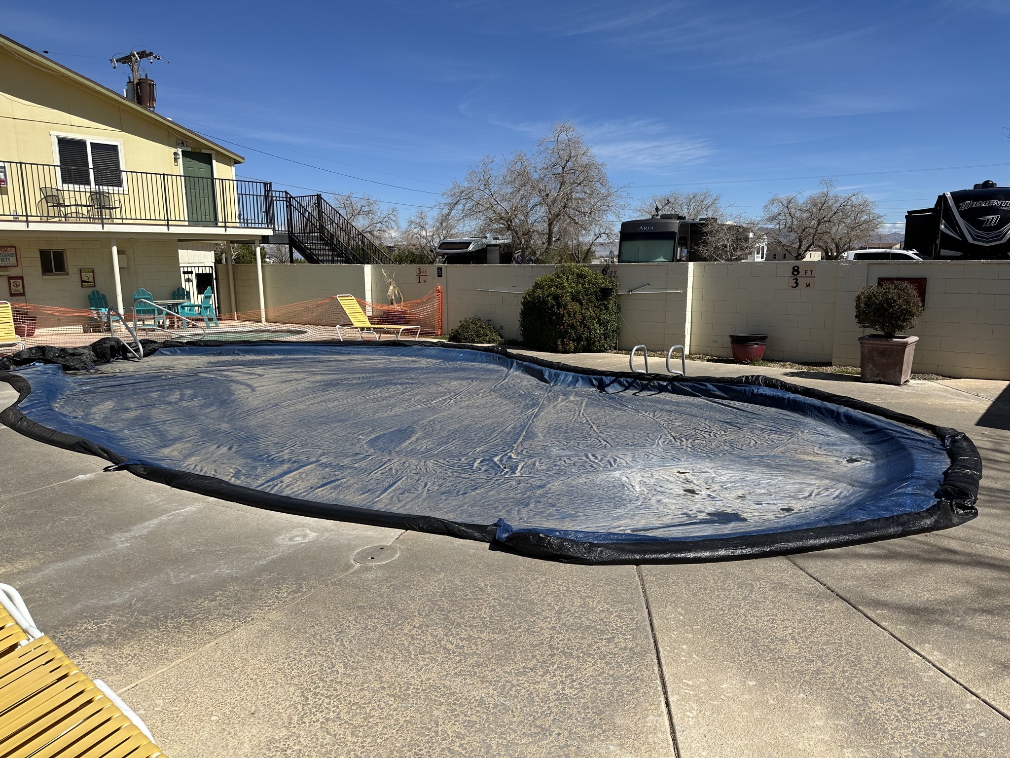 Closed swimming pool