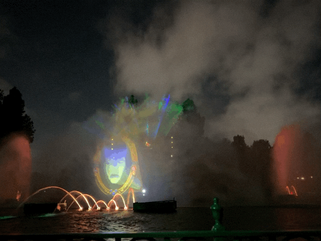 Fantasmic! show