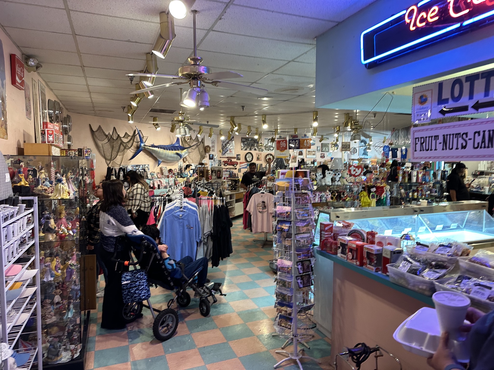 5 and Dime store