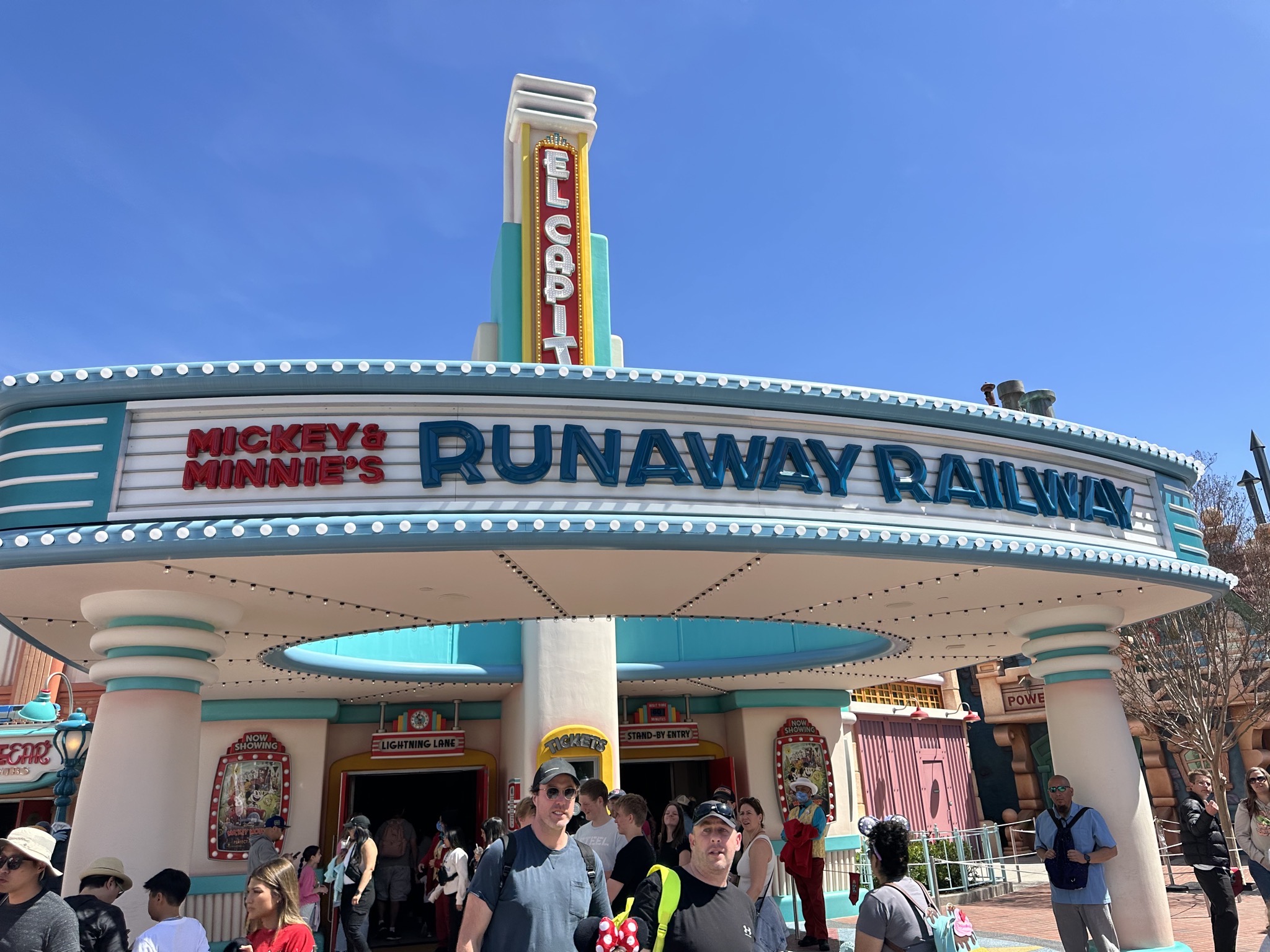 Mickey & Minnie's Runaway Railway ride
