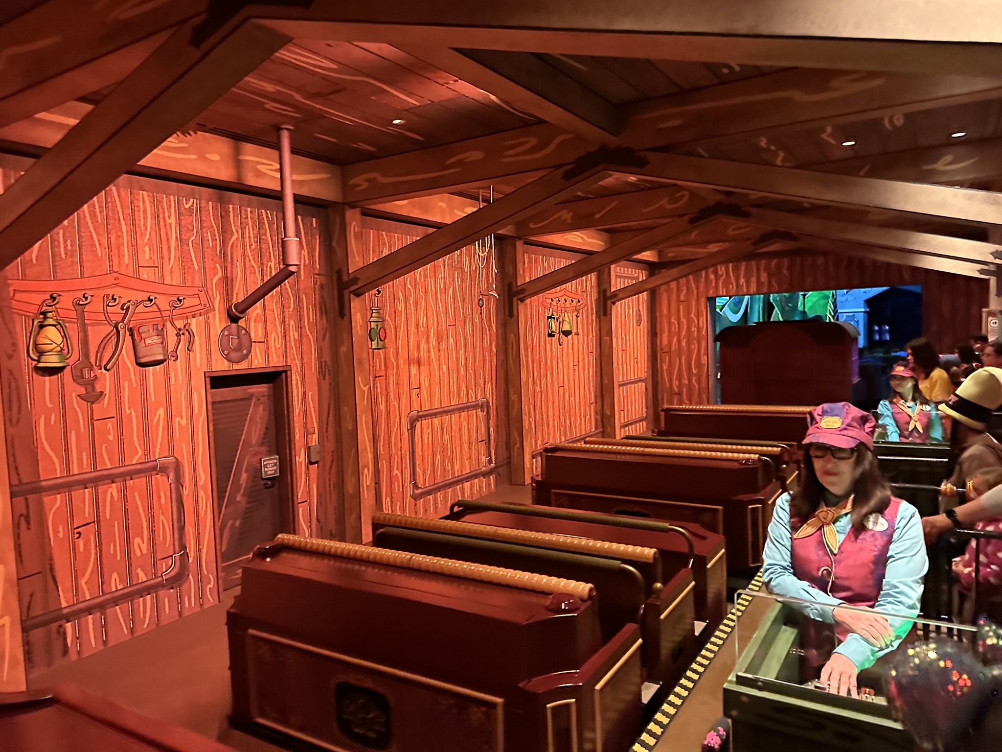 Mickey & Minnie's Runaway Railway ride