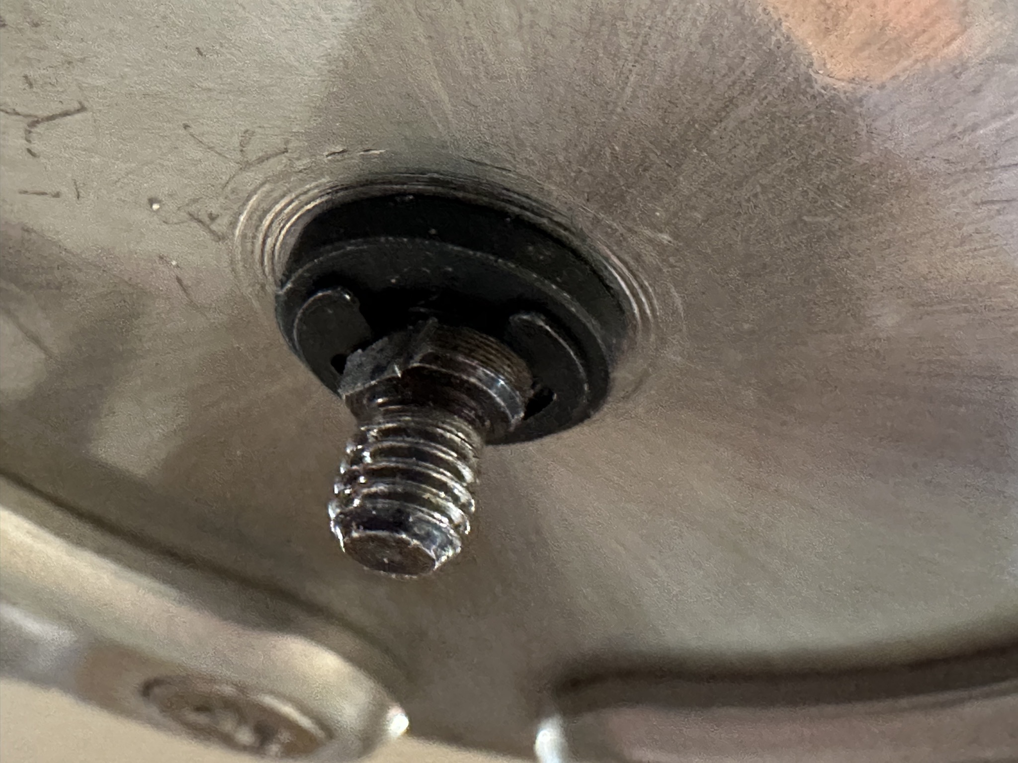 Retaining clip