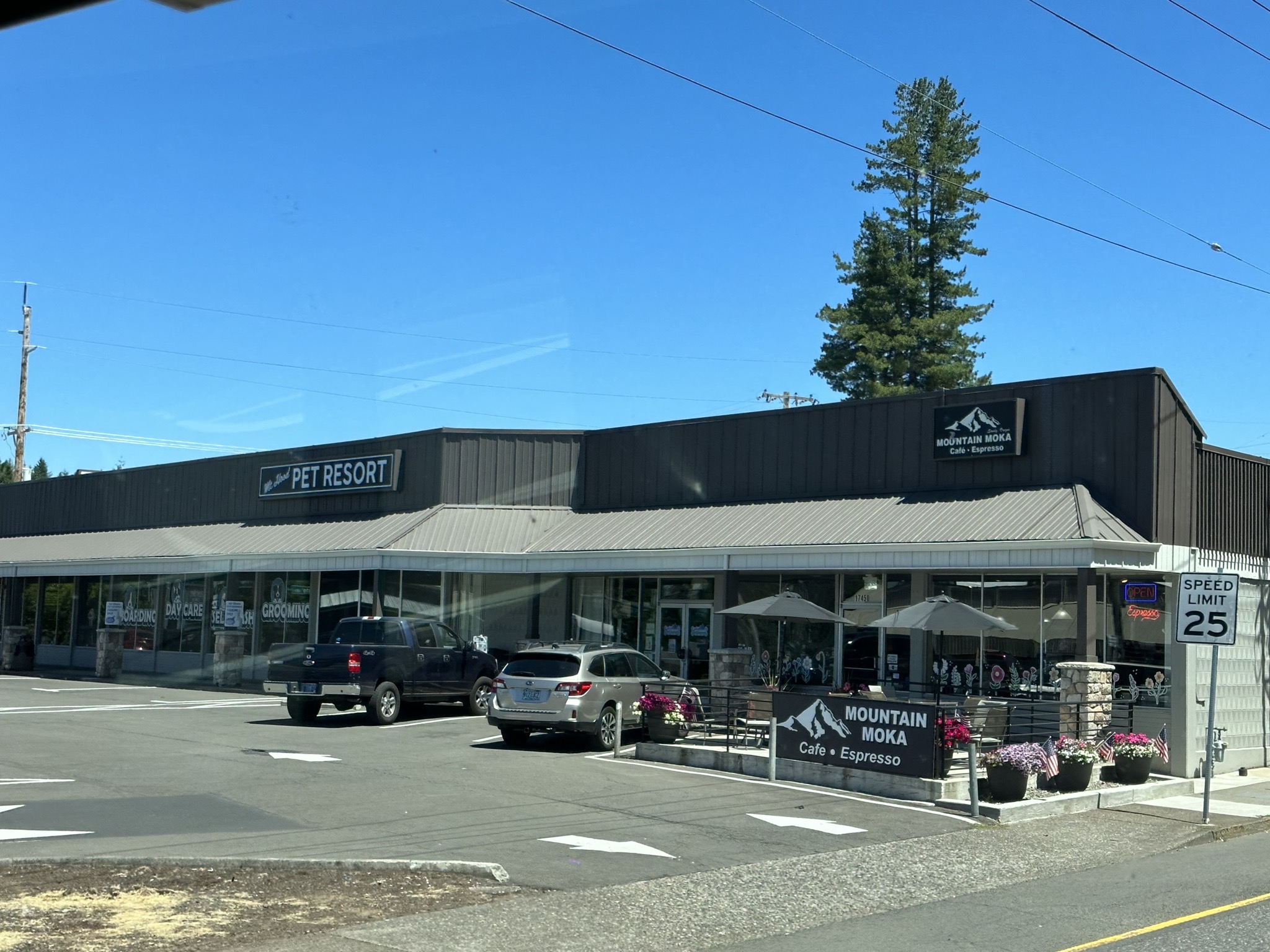Mt Hood Pet Resort and Mountain Moka Cafe