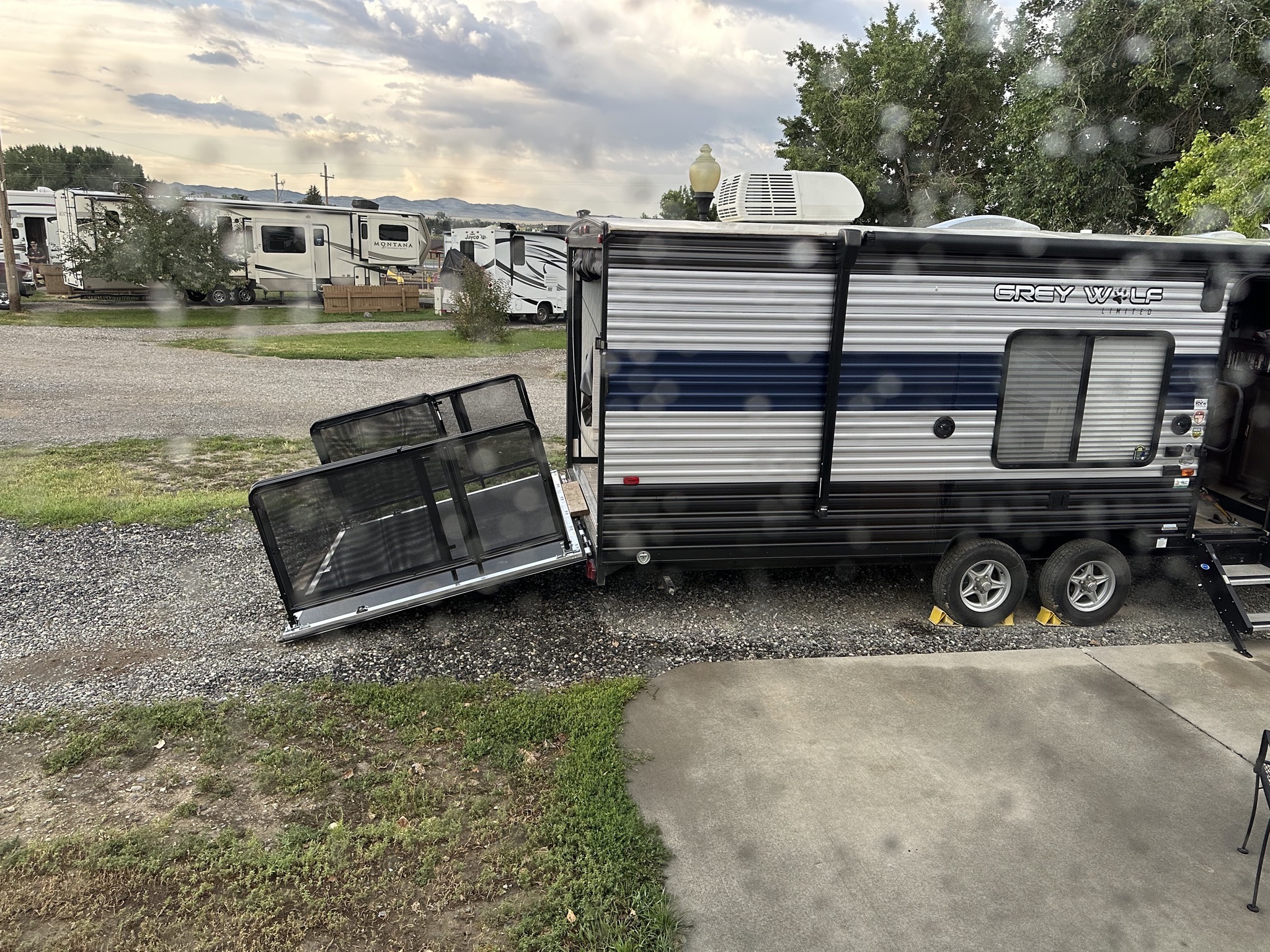 Toy hauler trailer