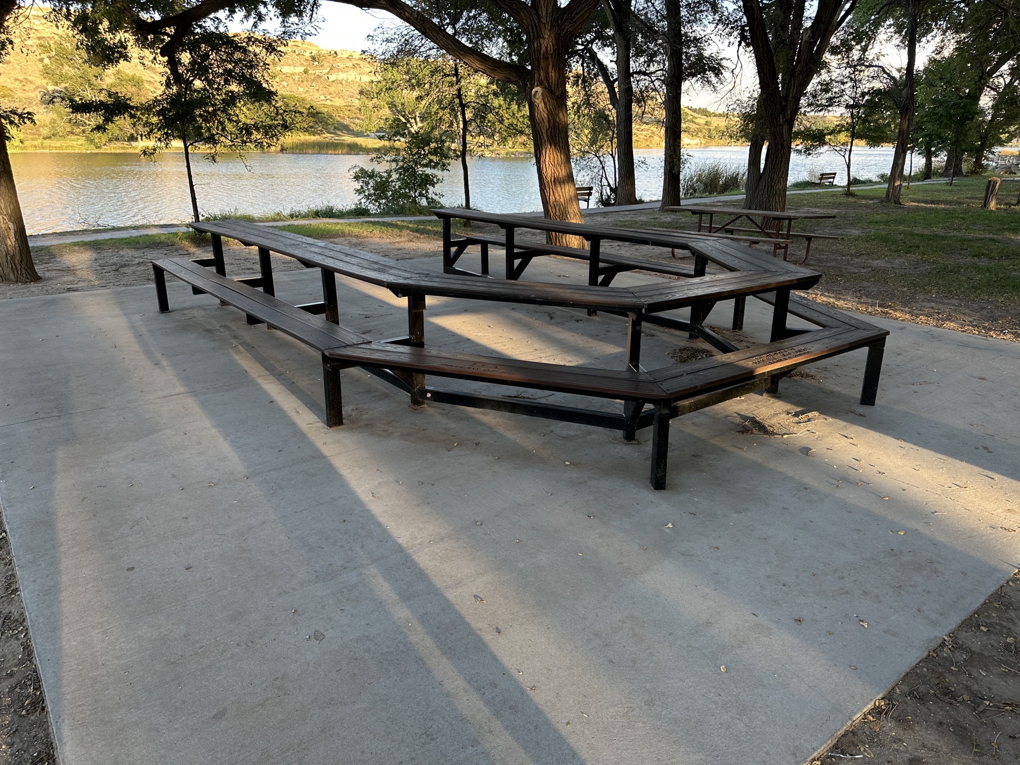 U-shaped picnic table