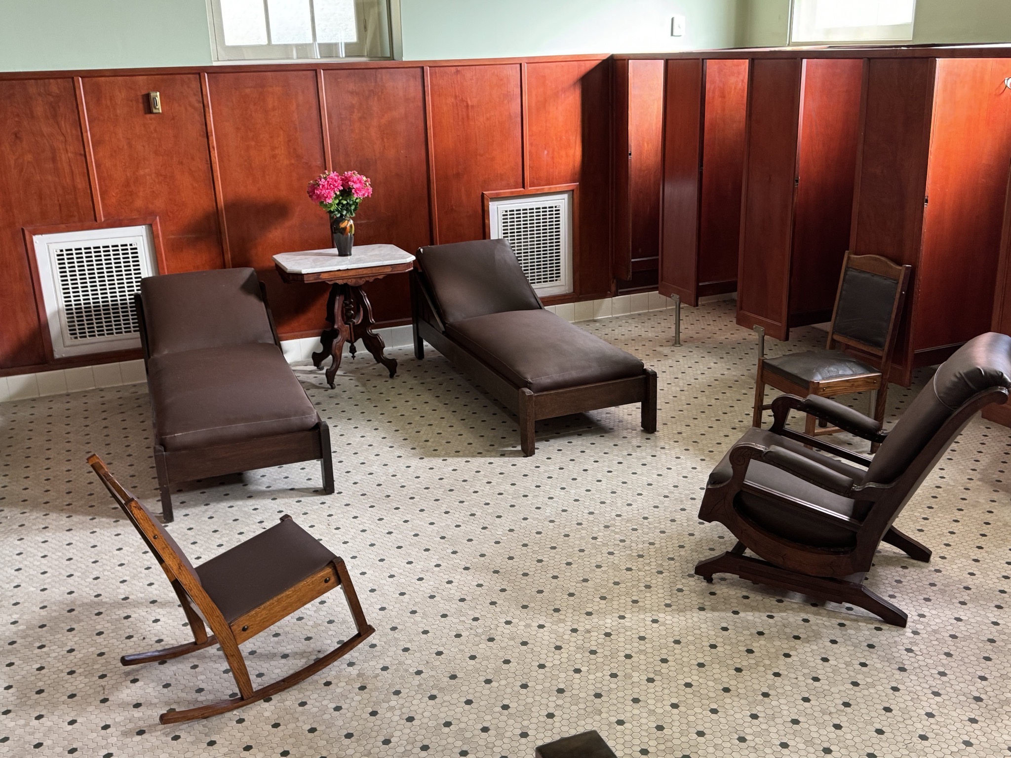 Ladies lounge