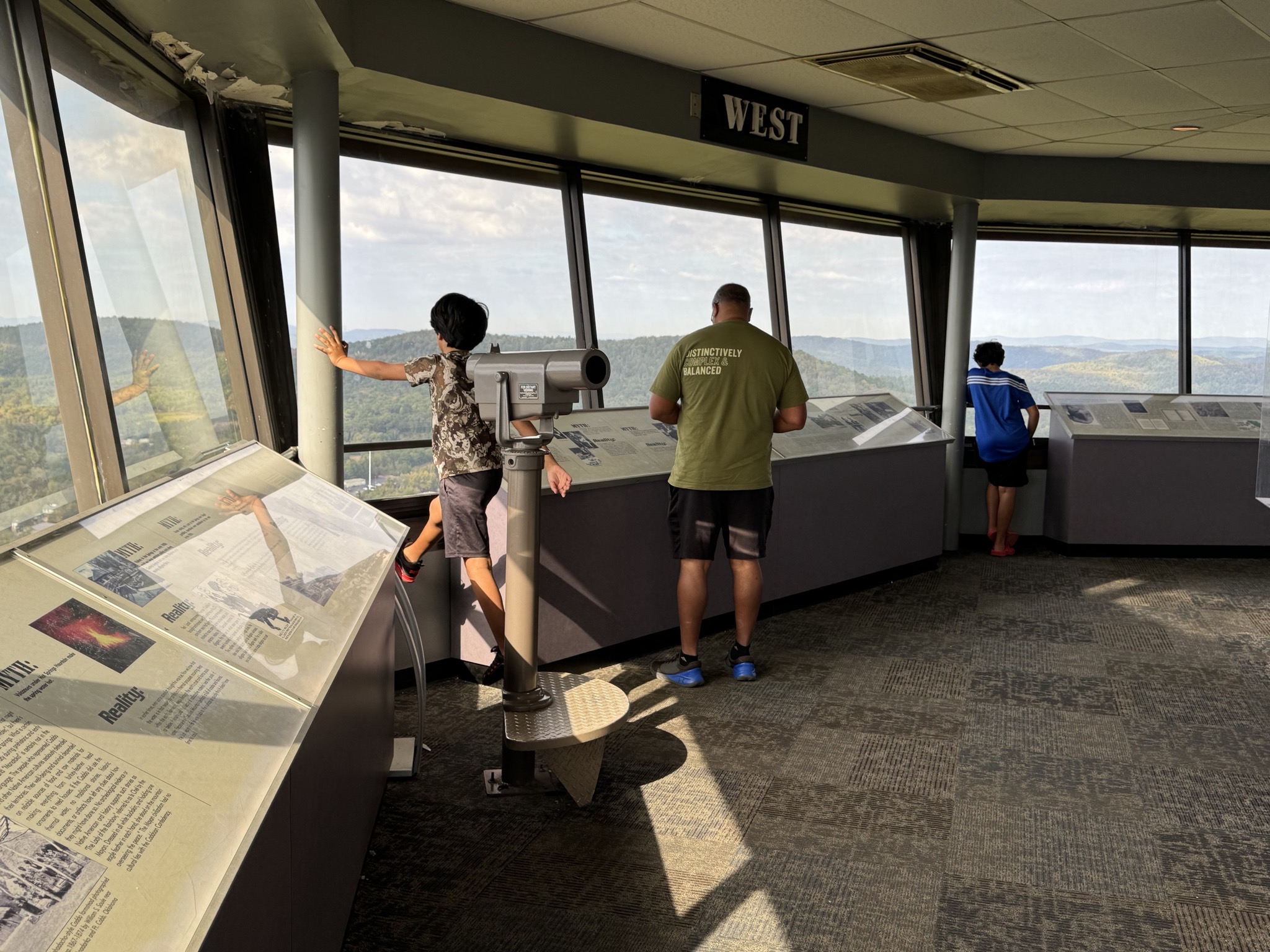 Enclosed viewing level