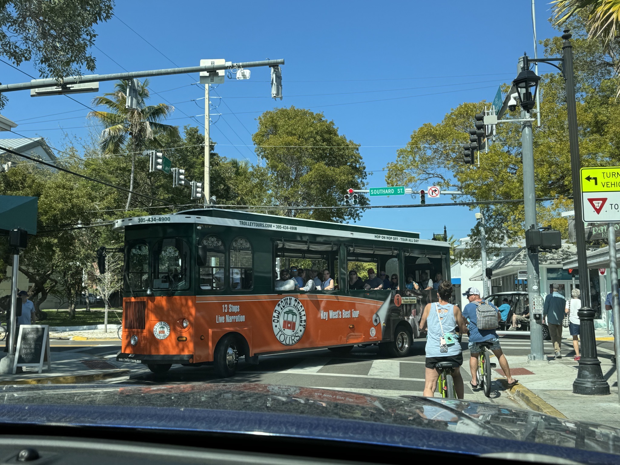 Tour tram