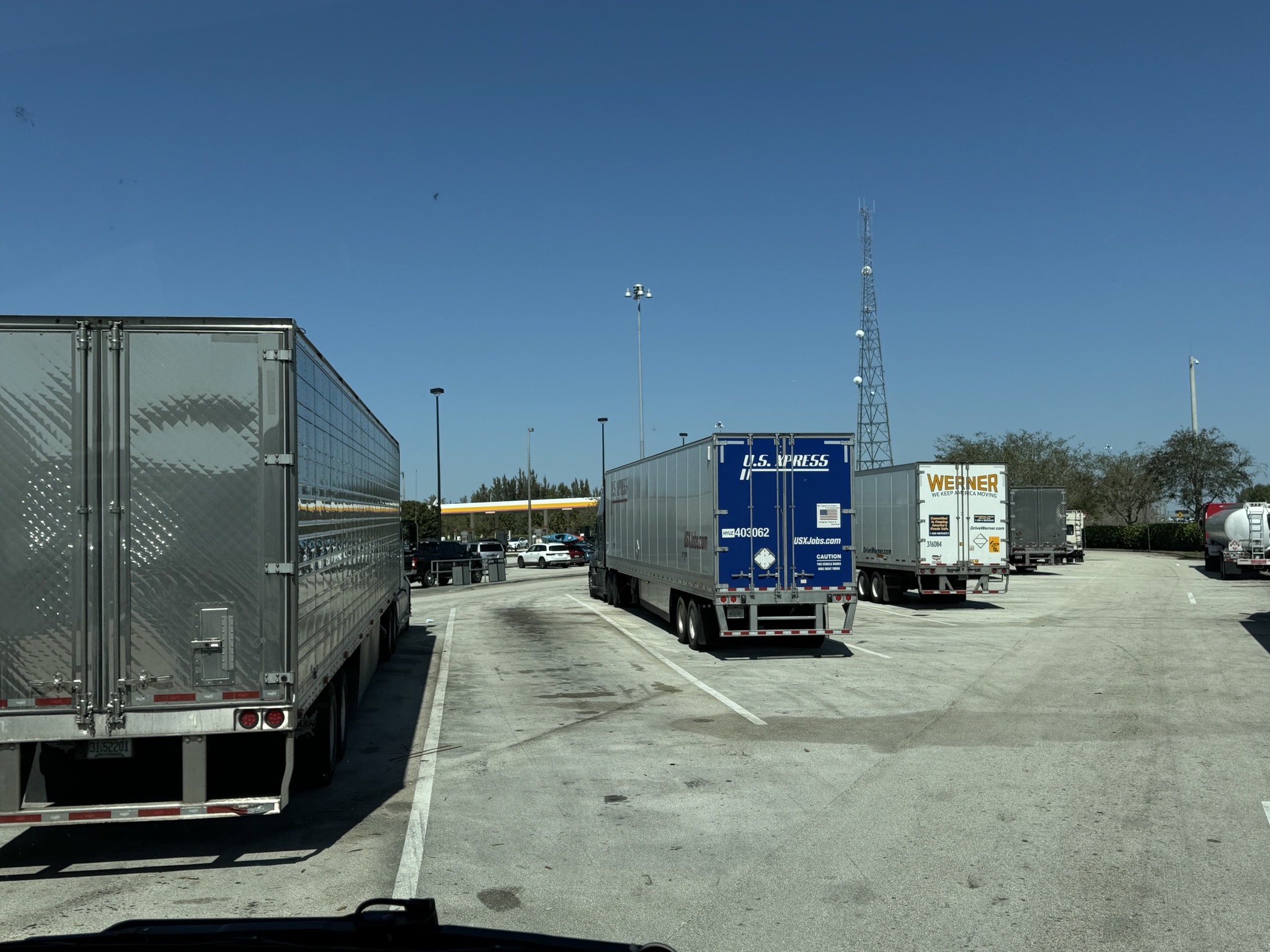 Service plaza