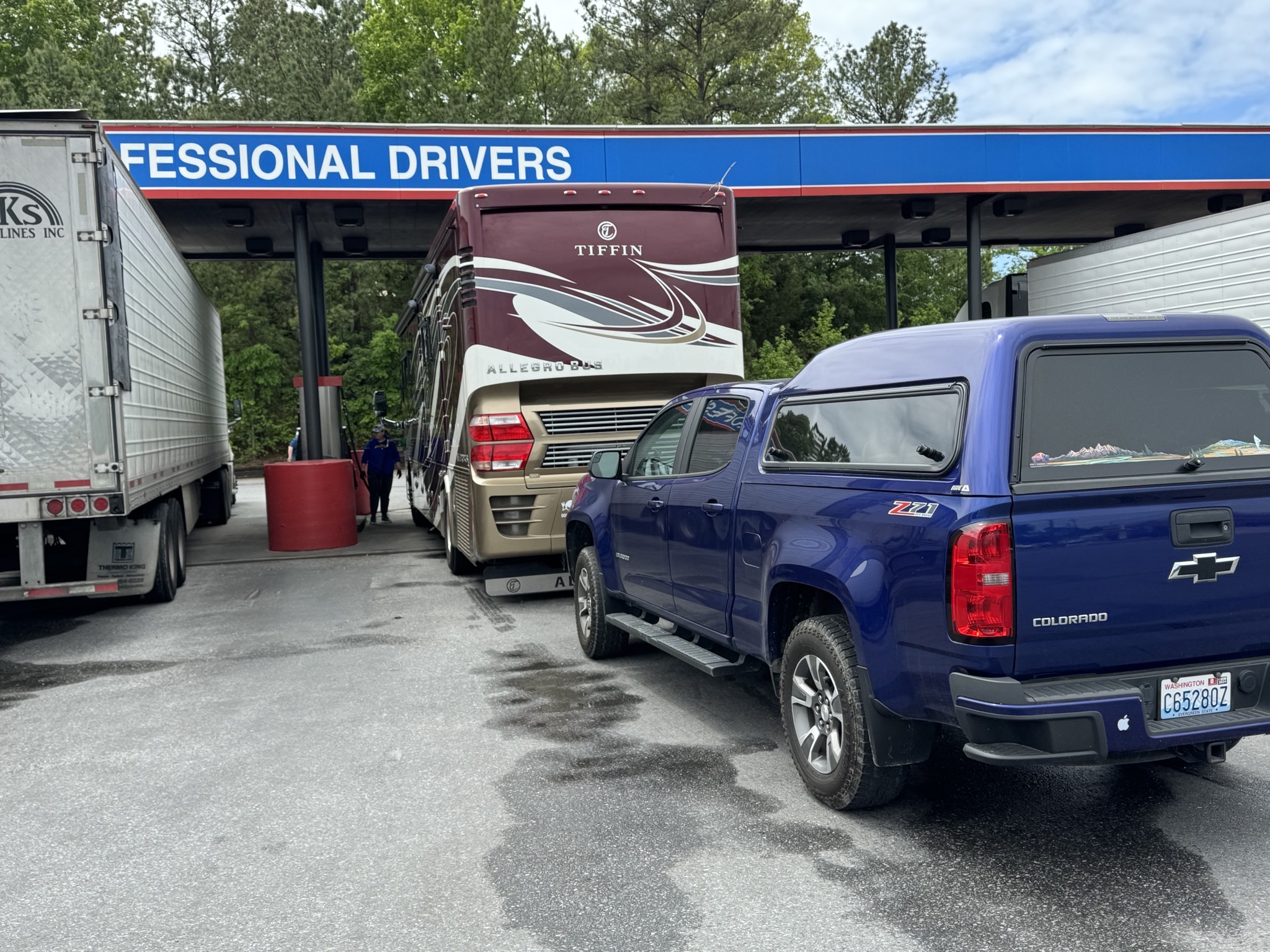 Fuel and lunch stop