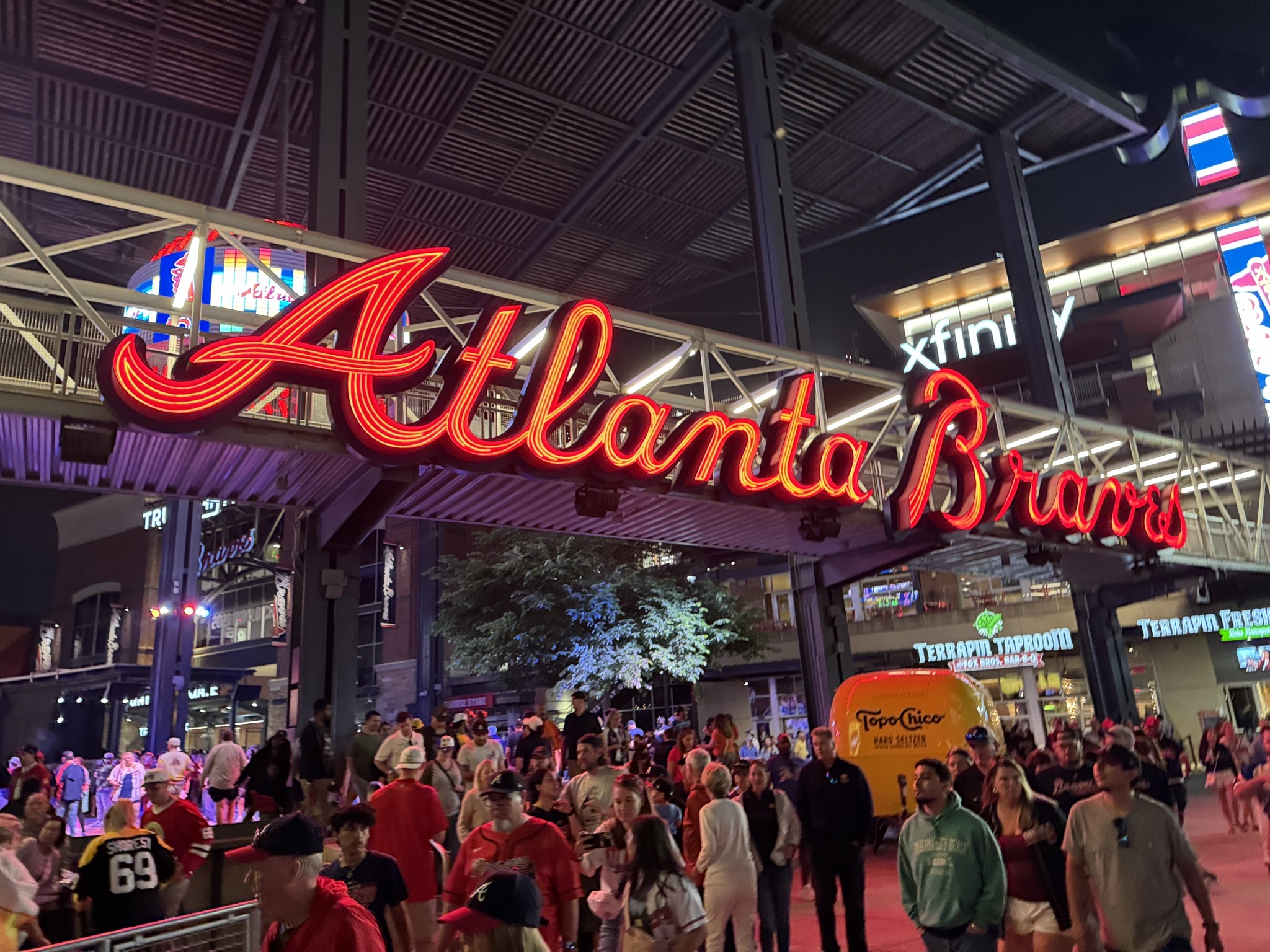 Atlanta Braves sign