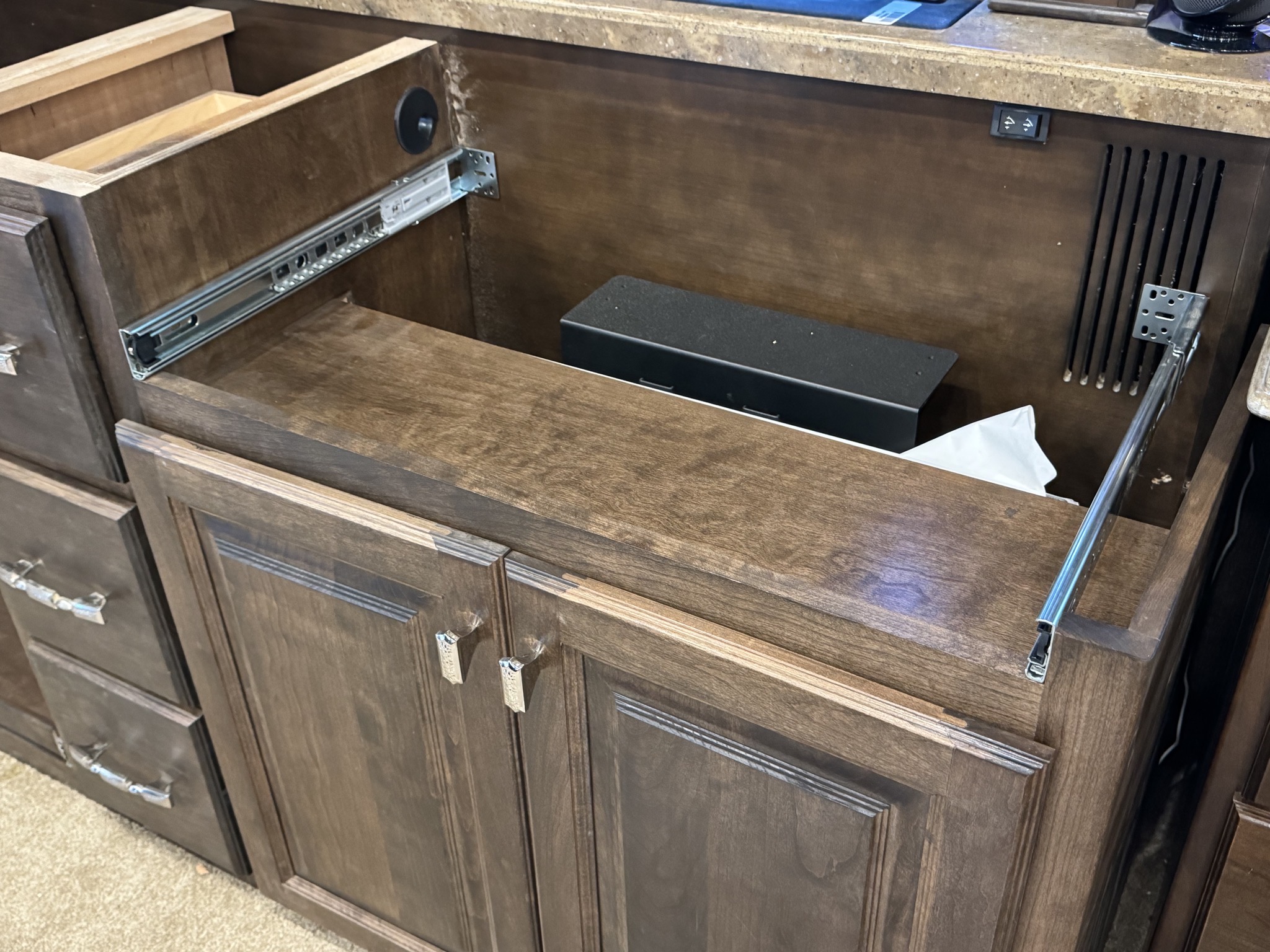 Cupboard without desktop