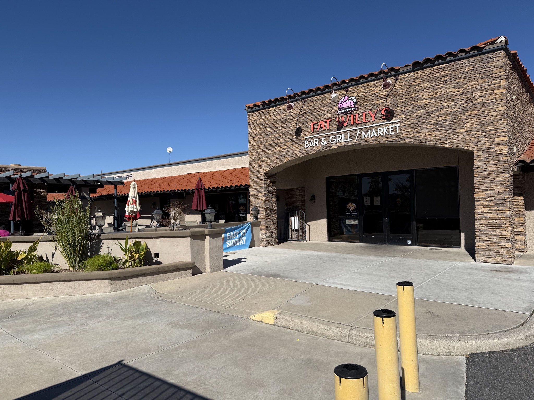 Fat Willy's Bar & Grill / Market