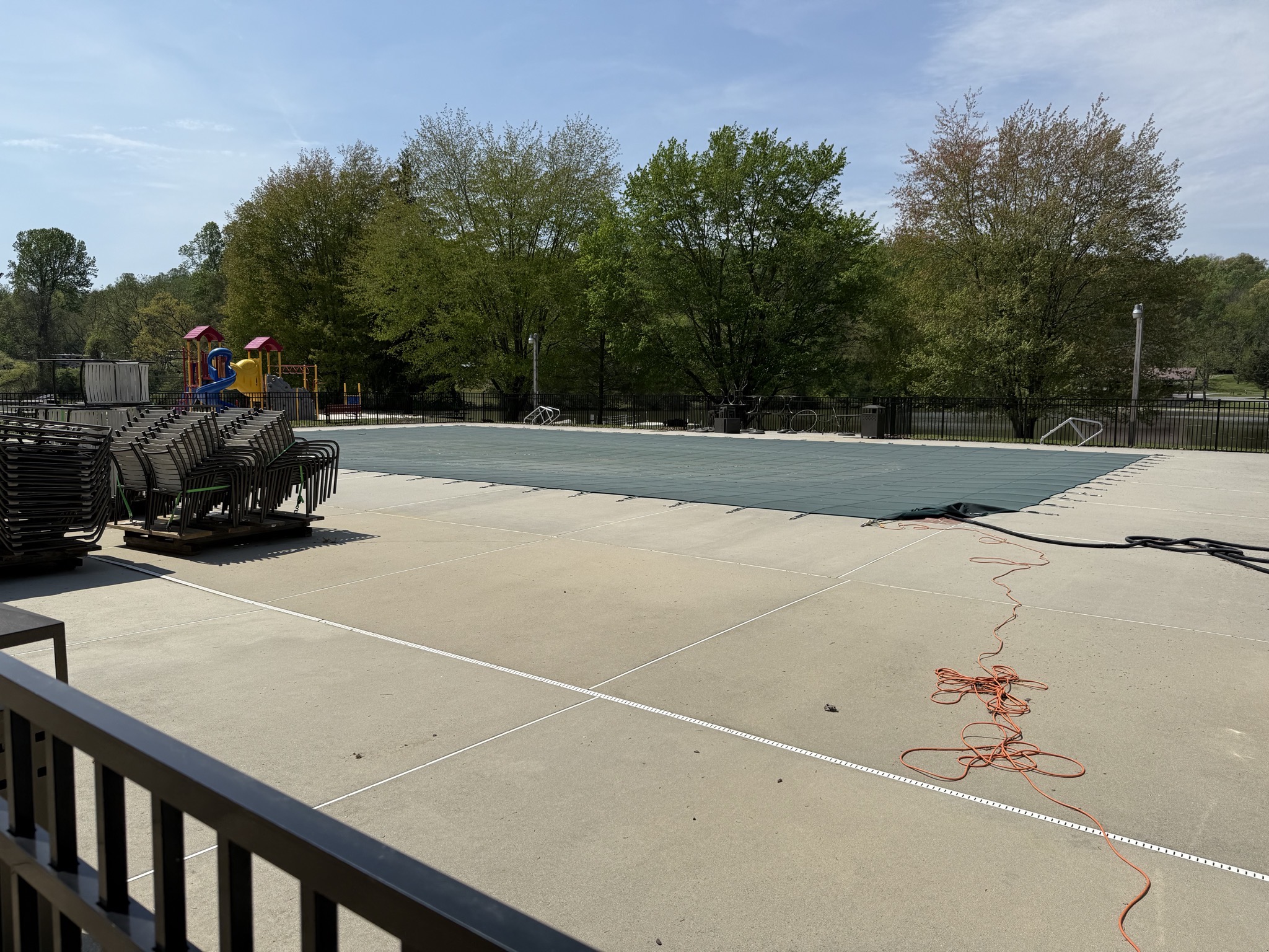 Closed swimming pool
