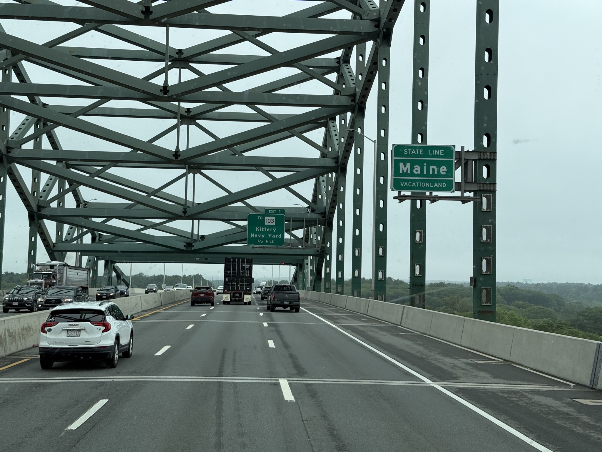 Maine state line on Piscataqua River bridge