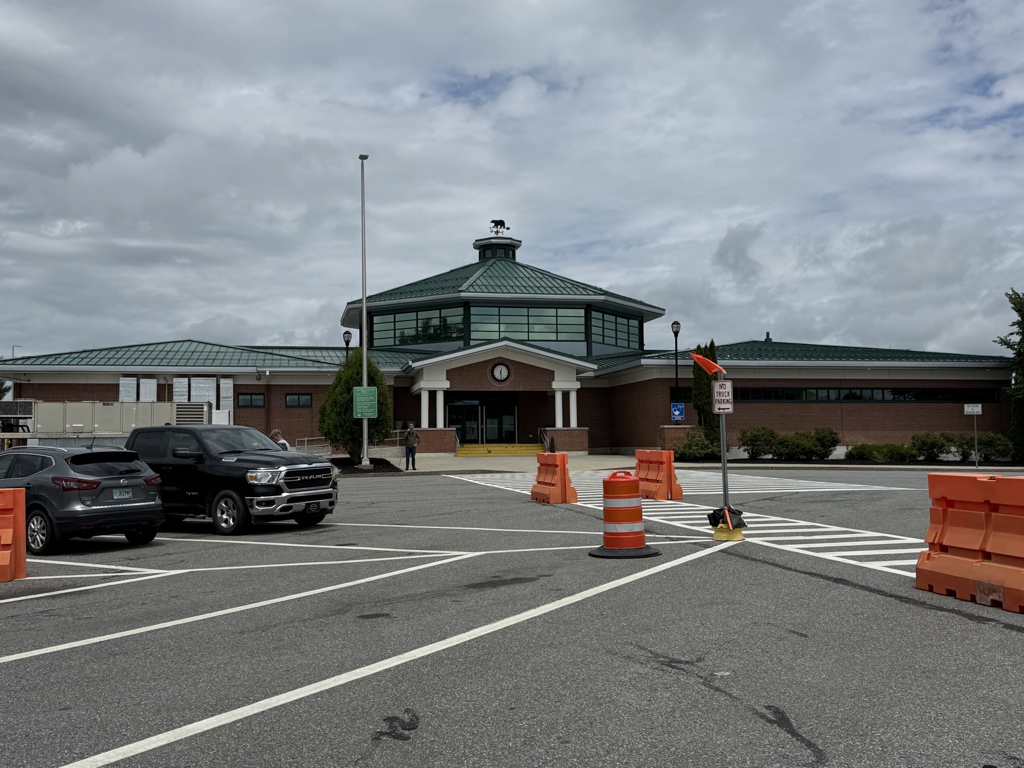 Service plaza