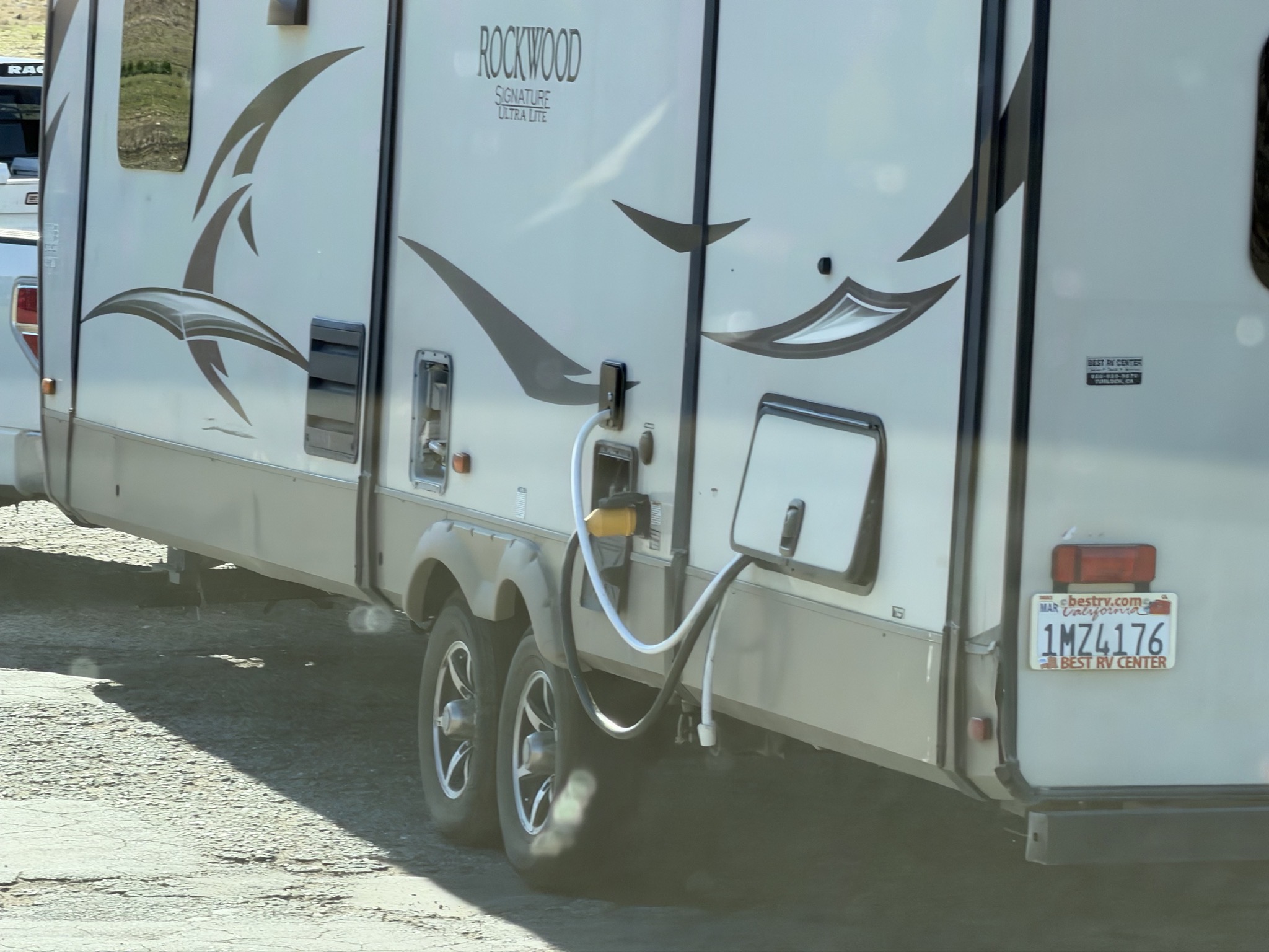 Trailer didn't disconnect water hose and electrical cable