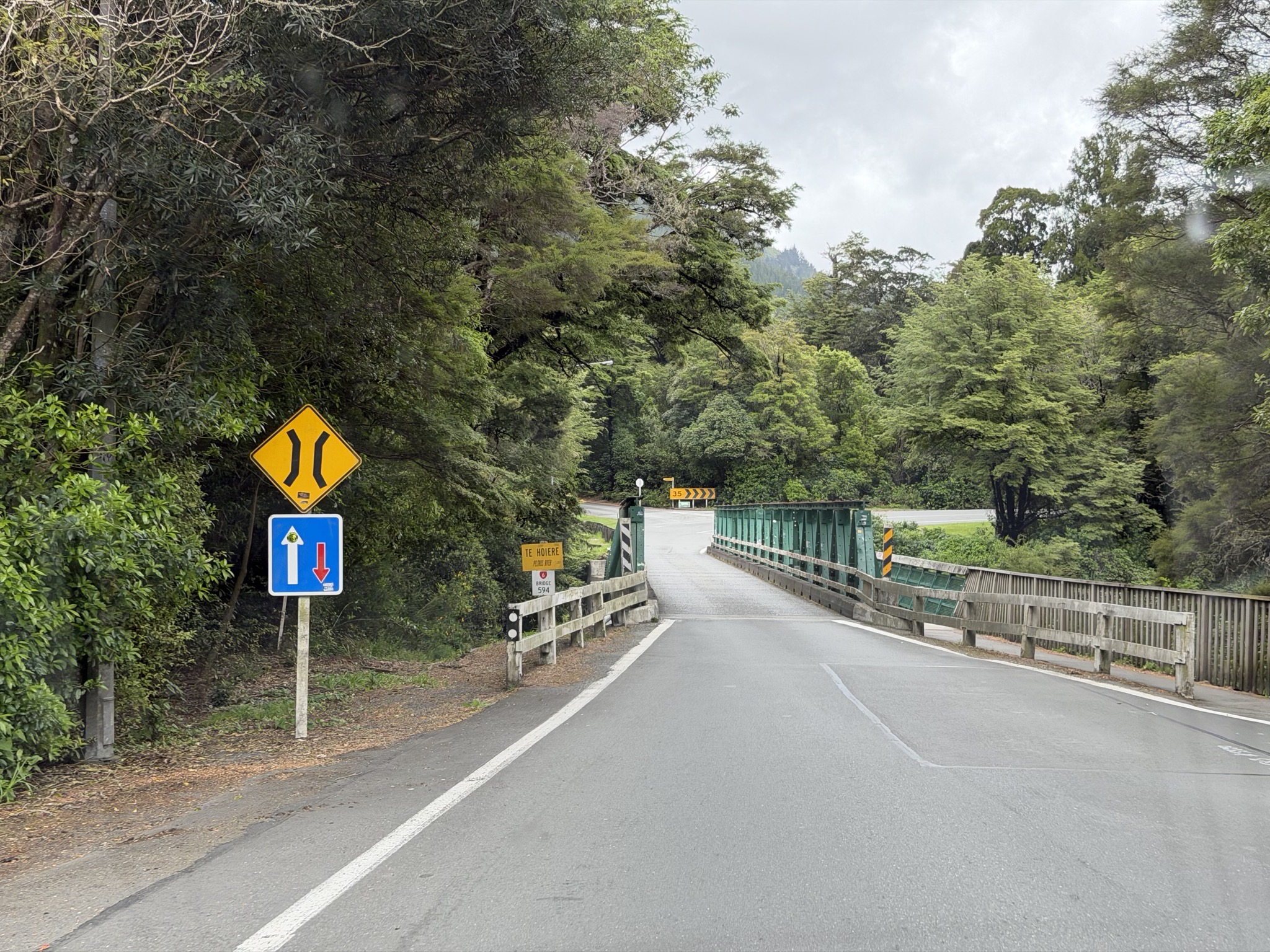 One lane bridge