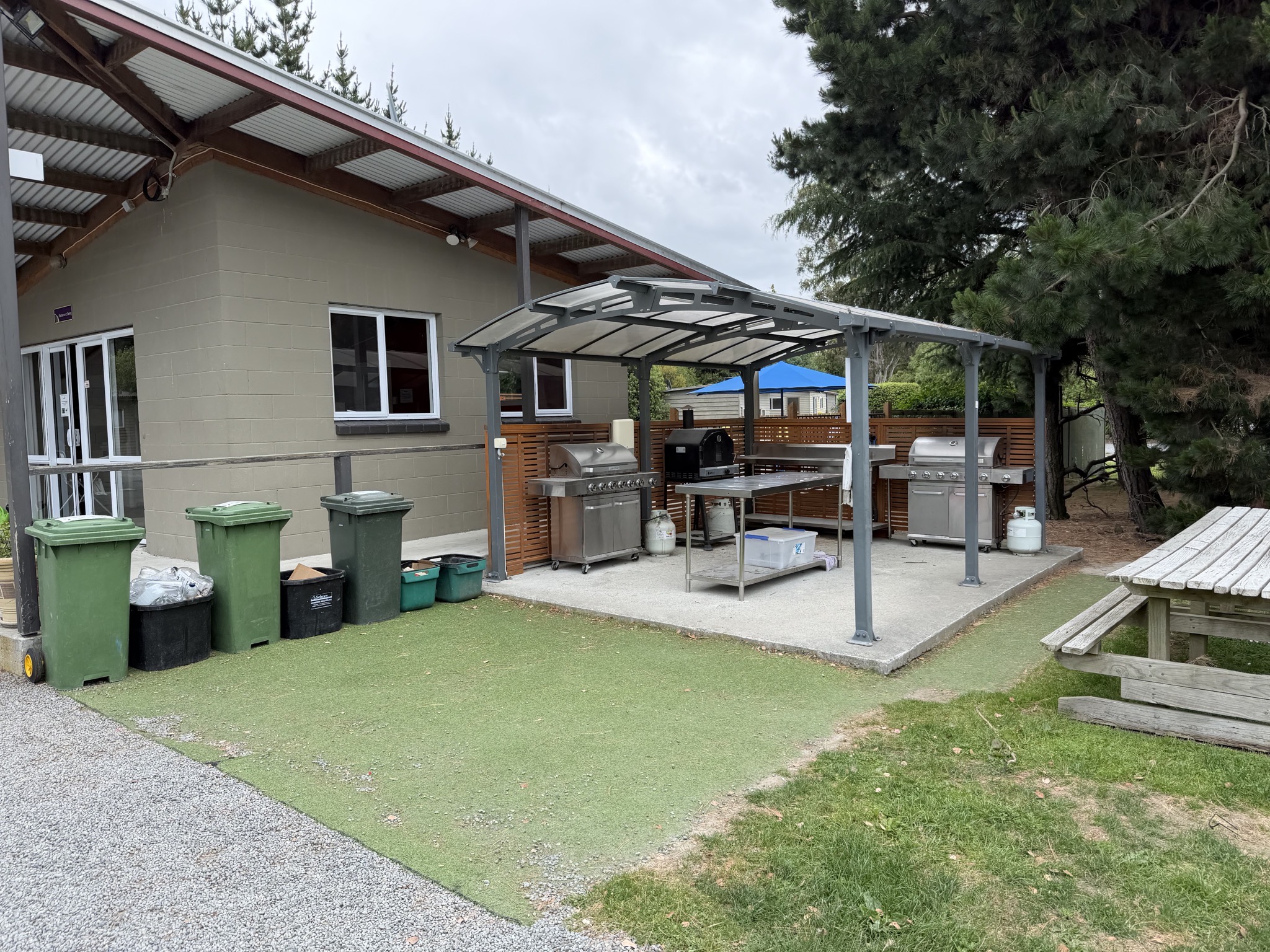 Outdoor kitchen