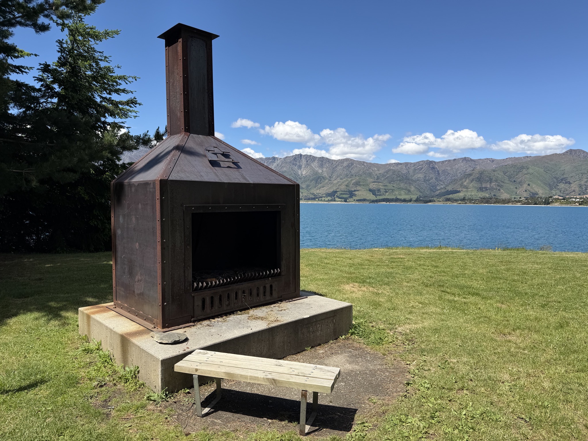 Outdoor fireplace