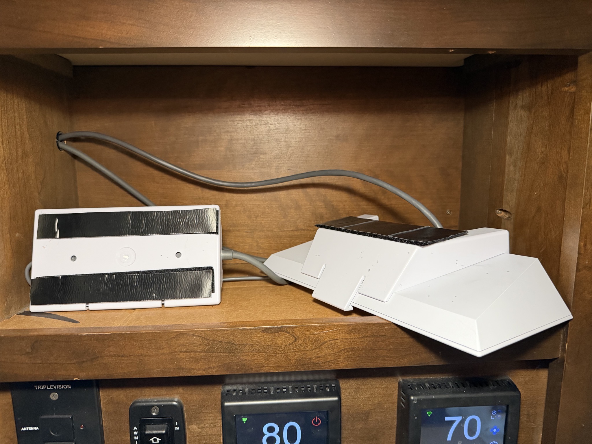 Starlink power supply and modem
