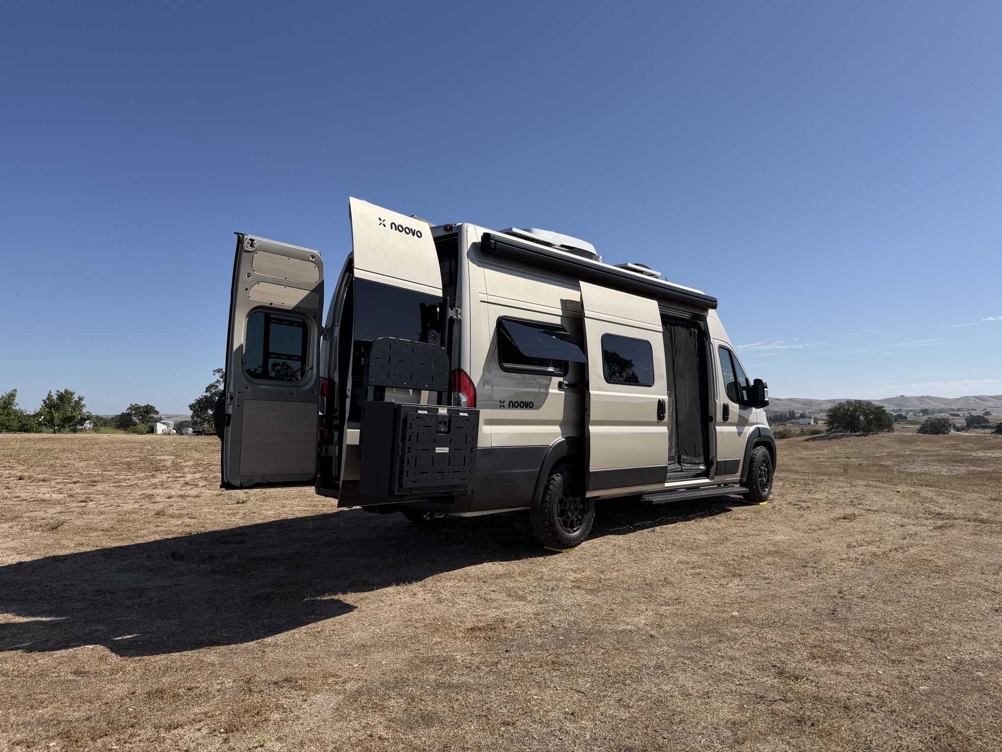Noovo Plus exterior