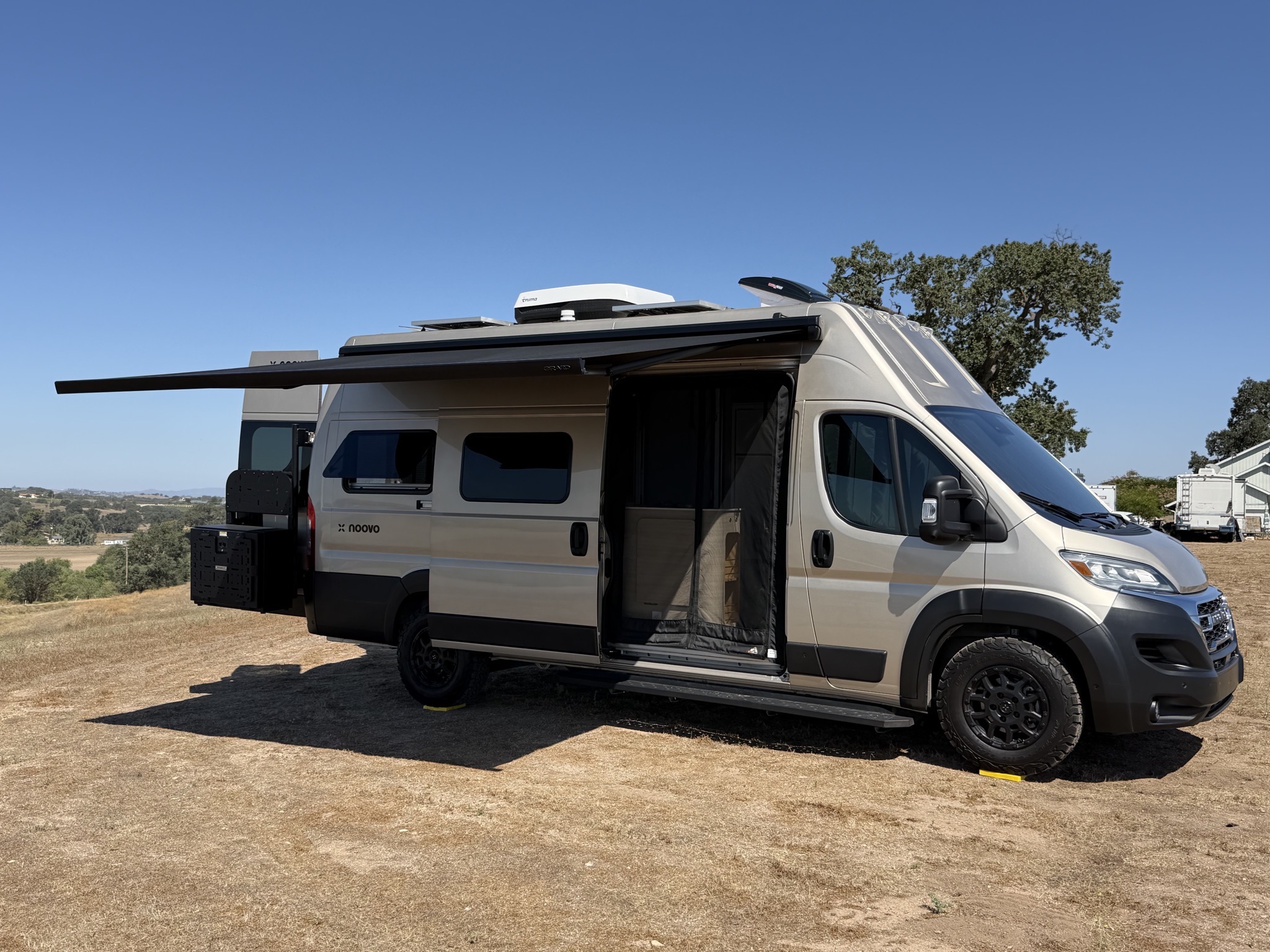 Noovo Plus exterior