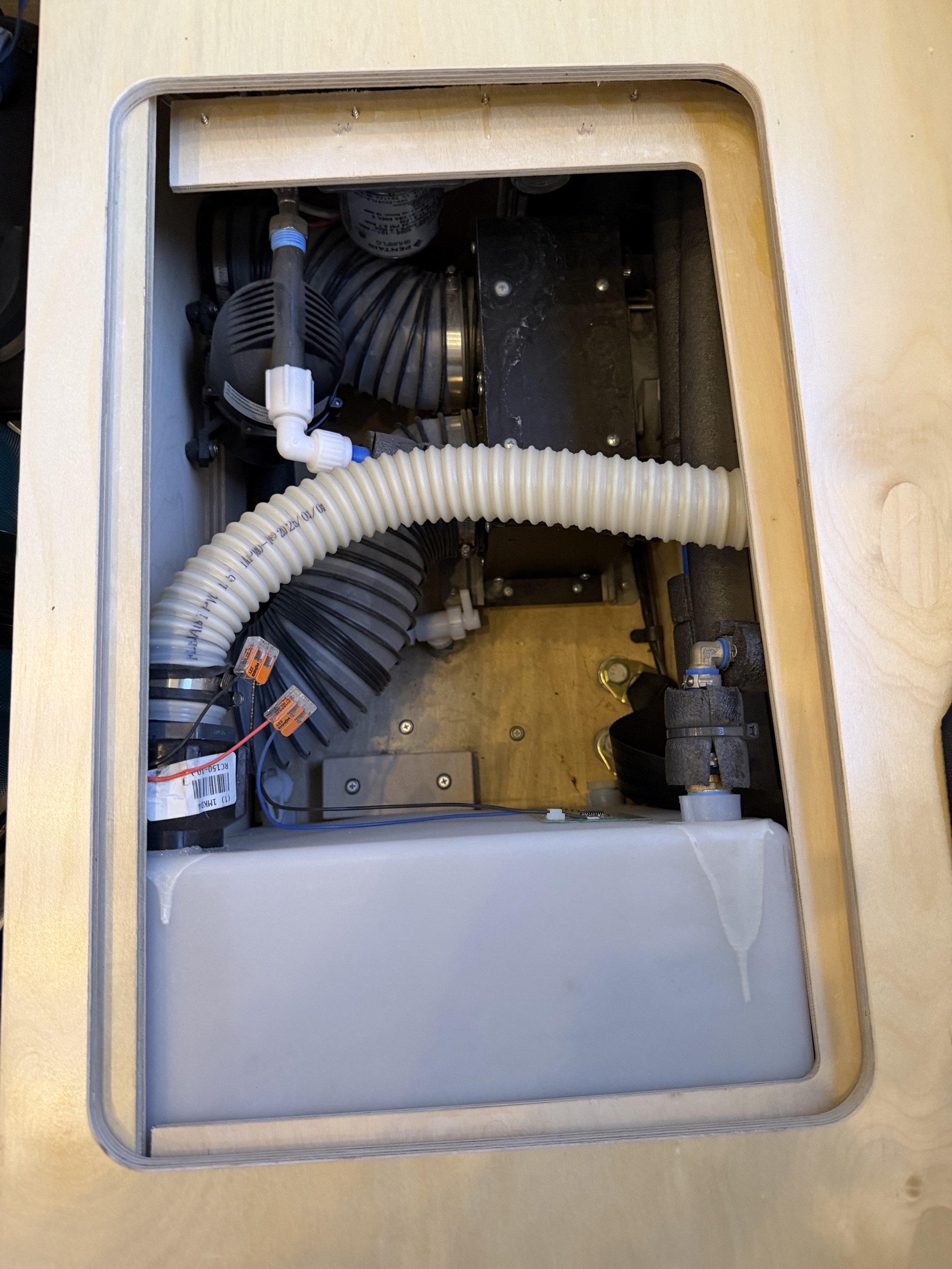 Water pump, Rixen heater, water tank