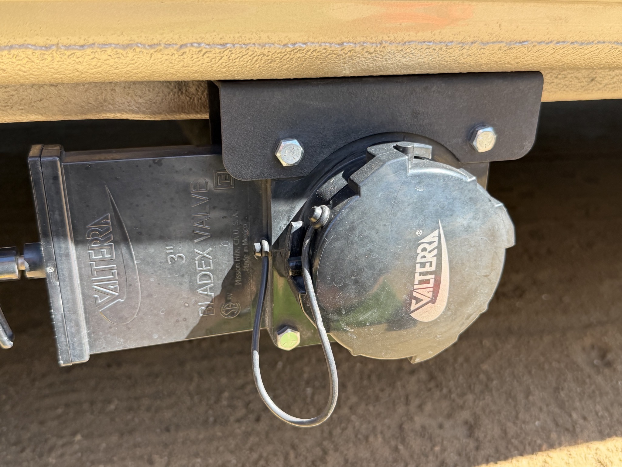 Gray tank dump