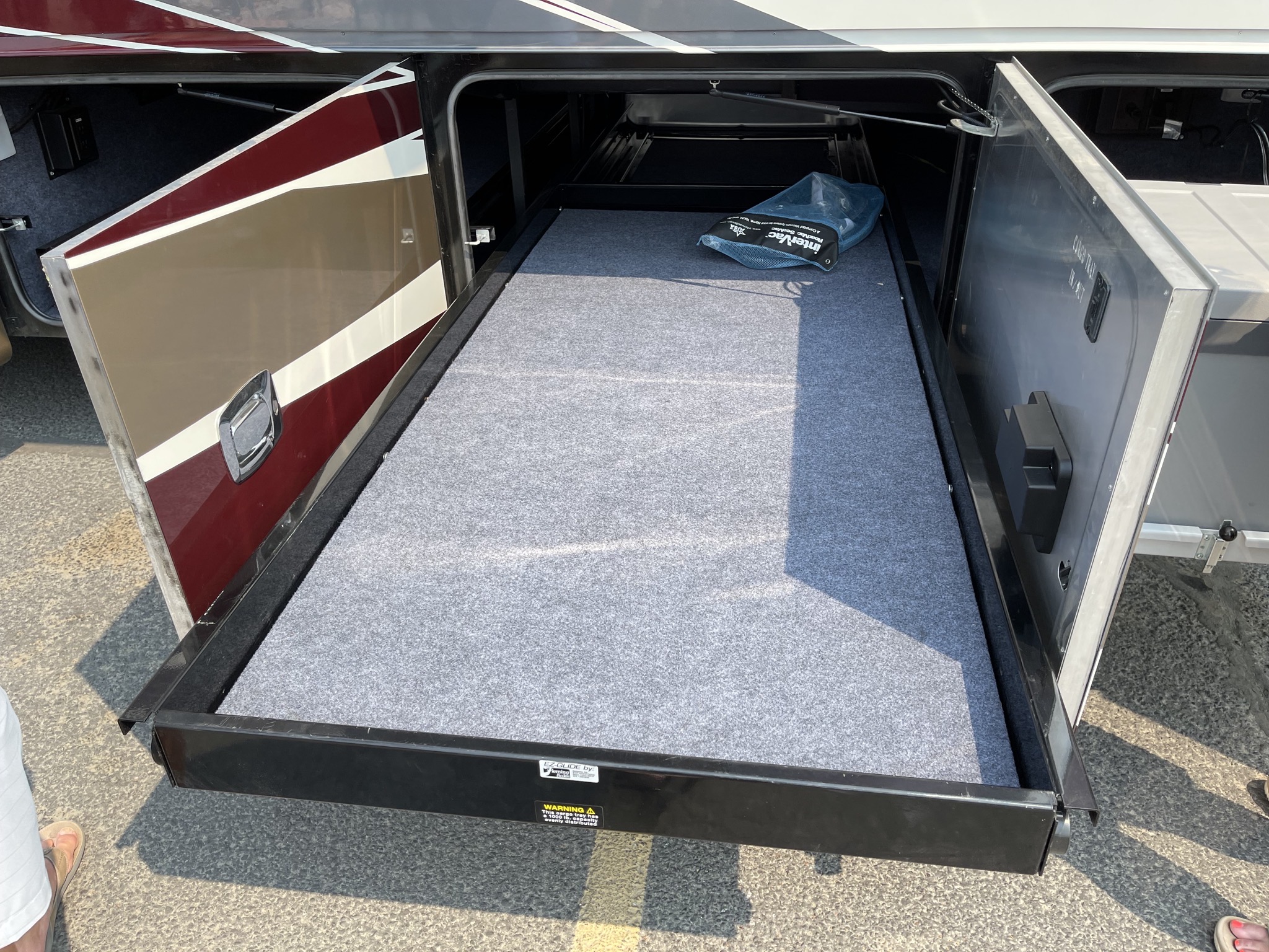 Slide-out tray