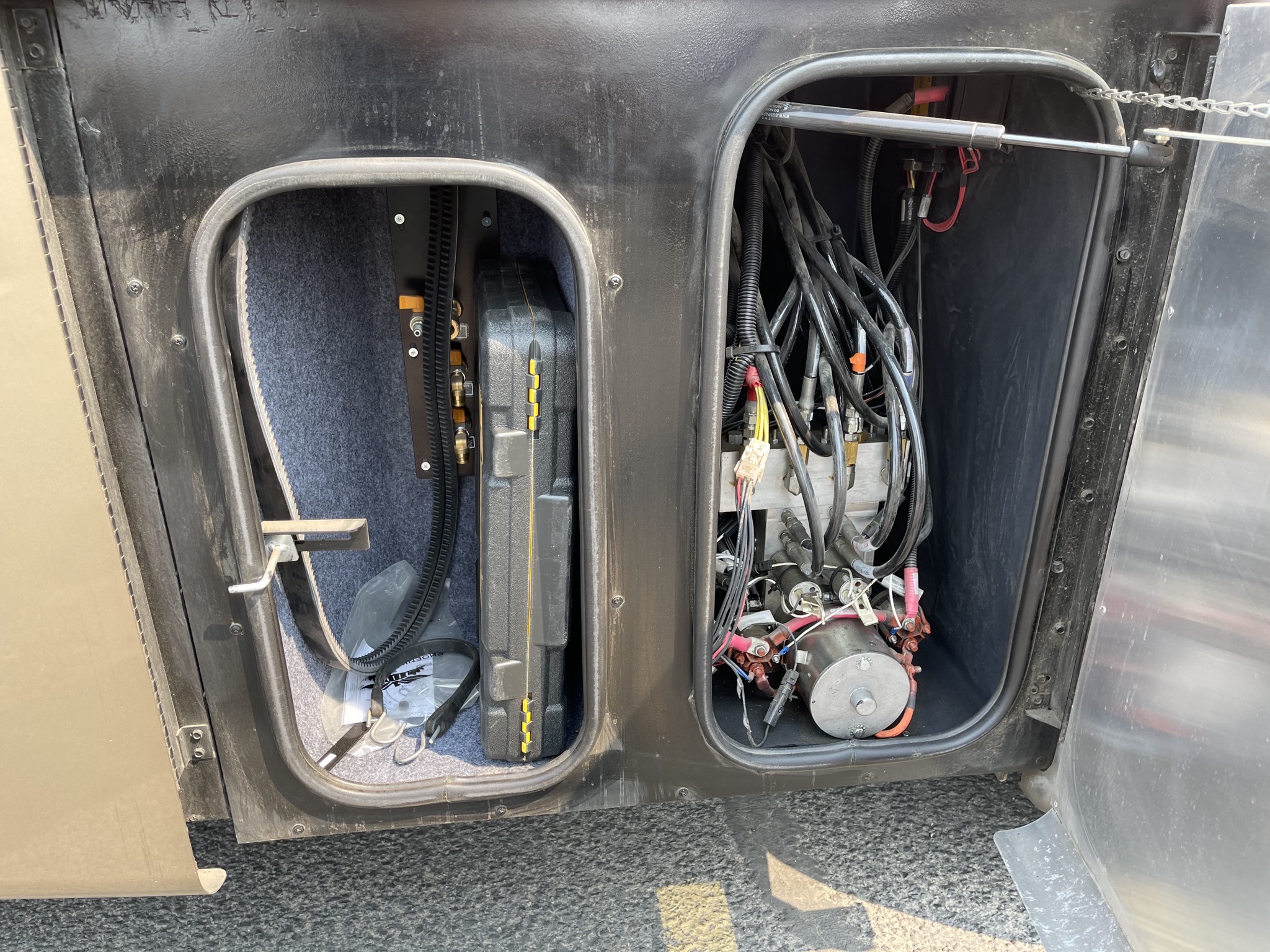 Air and hydraulic compartments