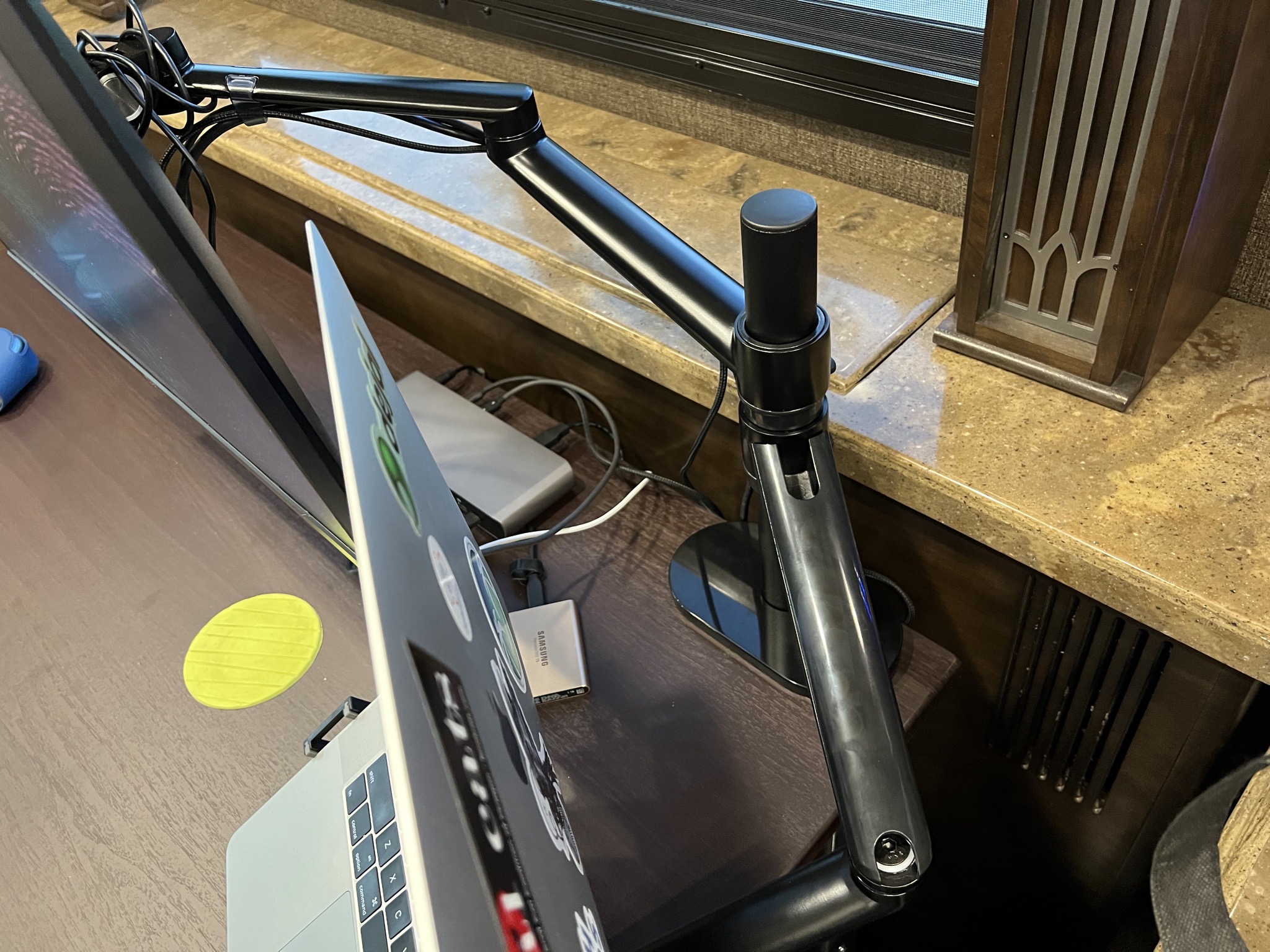 Screen and laptop support arms